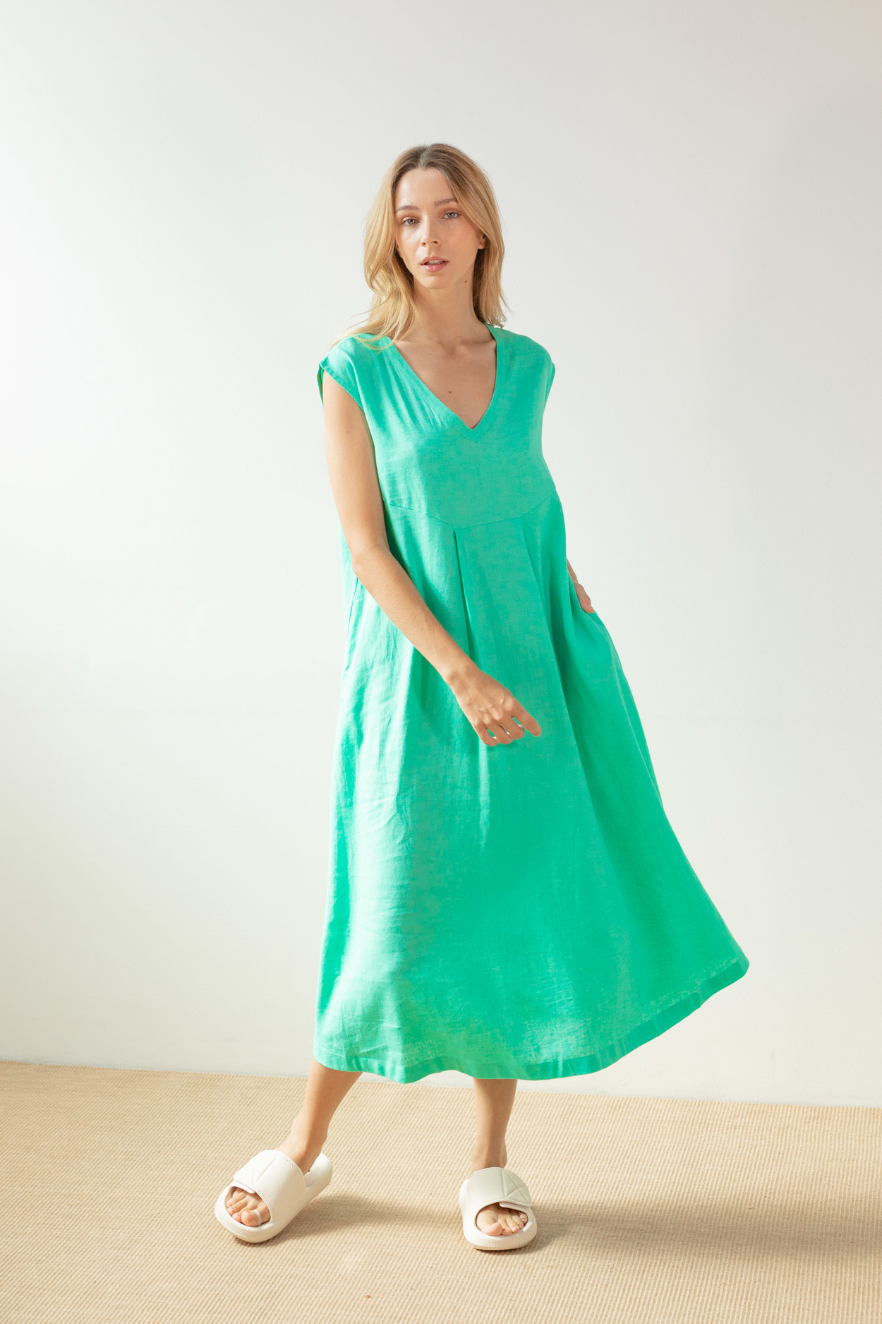 Tienda especializada en las mejores marcas de Ropa Ética, Sostenible y de algodón orgánico en Granada y Jaén. SKFK, Skunkfunk, PAN Producto Básico VESTIDO BRISA