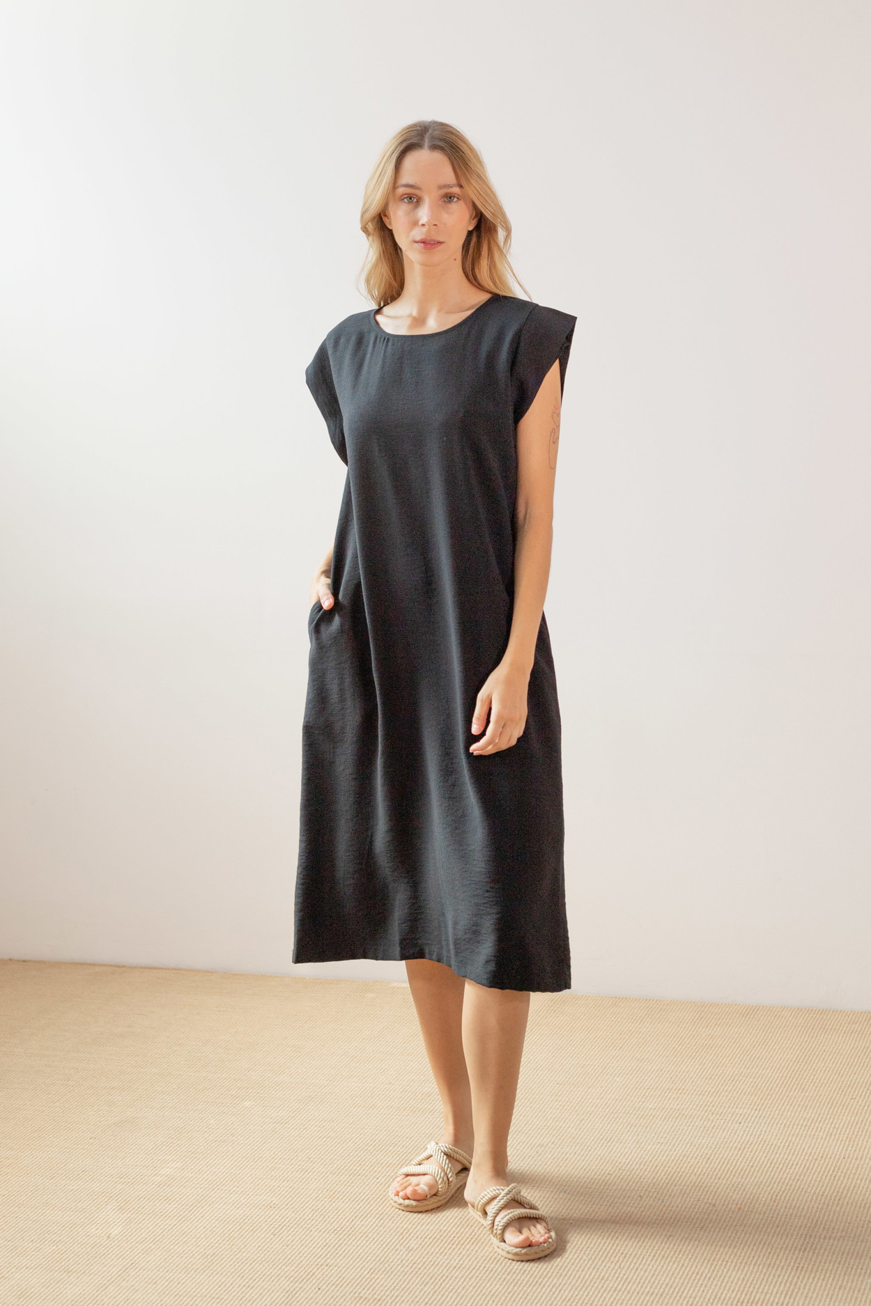 Tienda especializada en las mejores marcas de Ropa Ética, Sostenible y de algodón orgánico en Granada y Jaén. SKFK, Skunkfunk, PAN Producto Básico VESTIDO MAX