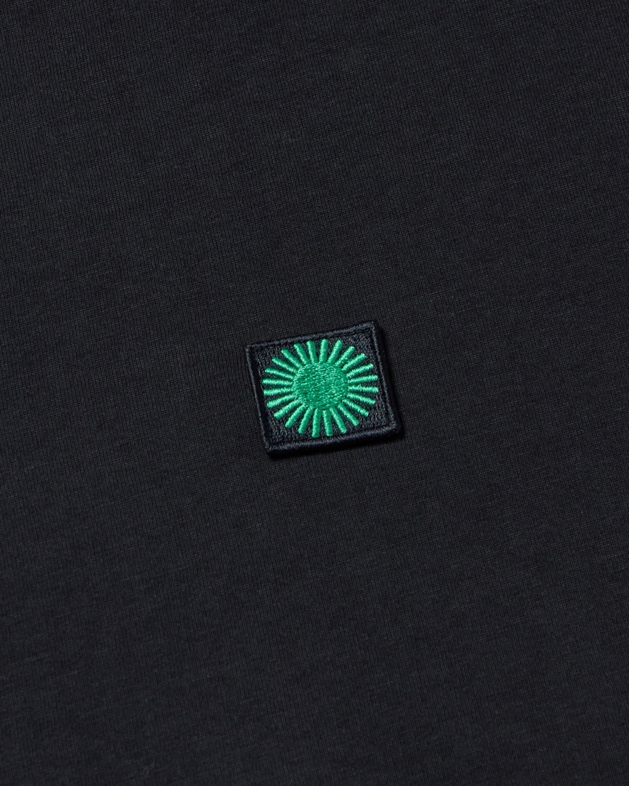 Tienda especializada en las mejores marcas de Ropa Ética, Sostenible y de algodón orgánico en Granada y Jaén. SKFK, Skunkfunk, PAN Producto BásicoCAMISETA SOL