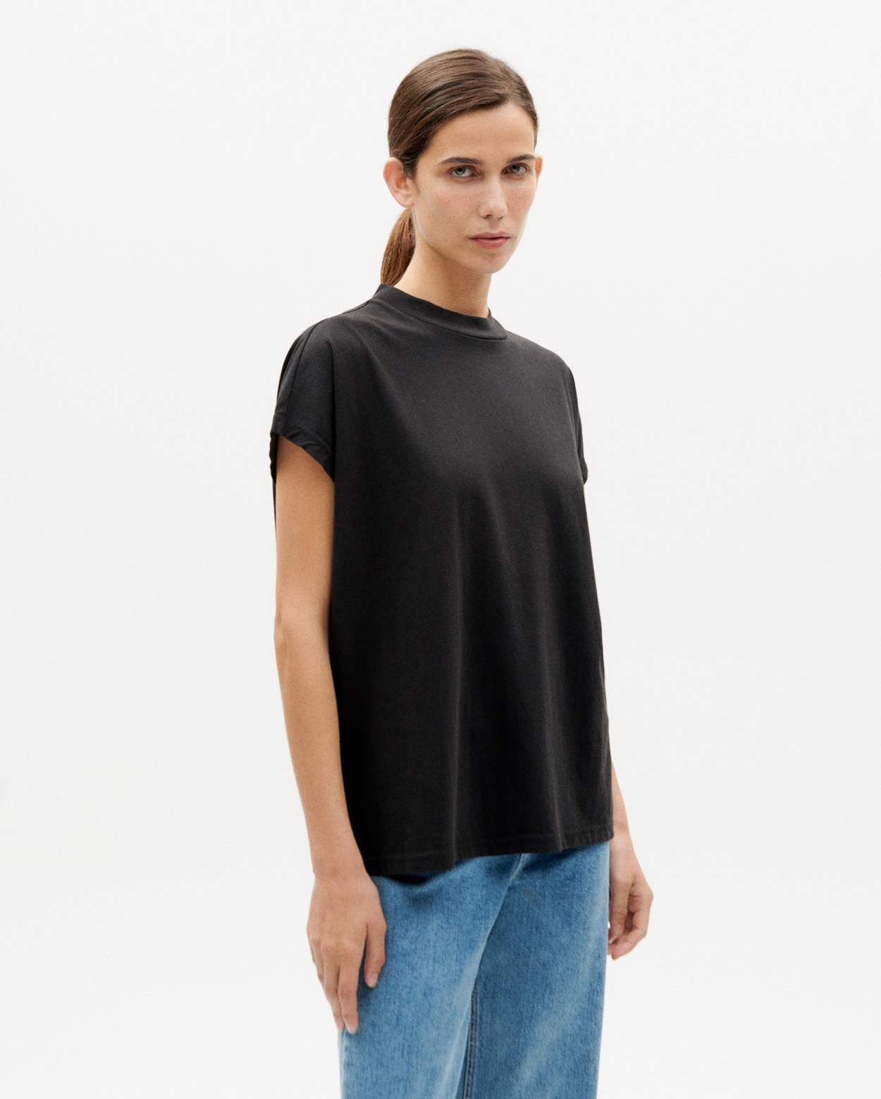 Tienda especializada en las mejores marcas de Ropa Ética, Sostenible y de algodón orgánico en Granada y Jaén. SKFK, Skunkfunk, PAN Producto Básico CAMISETA VOLTA