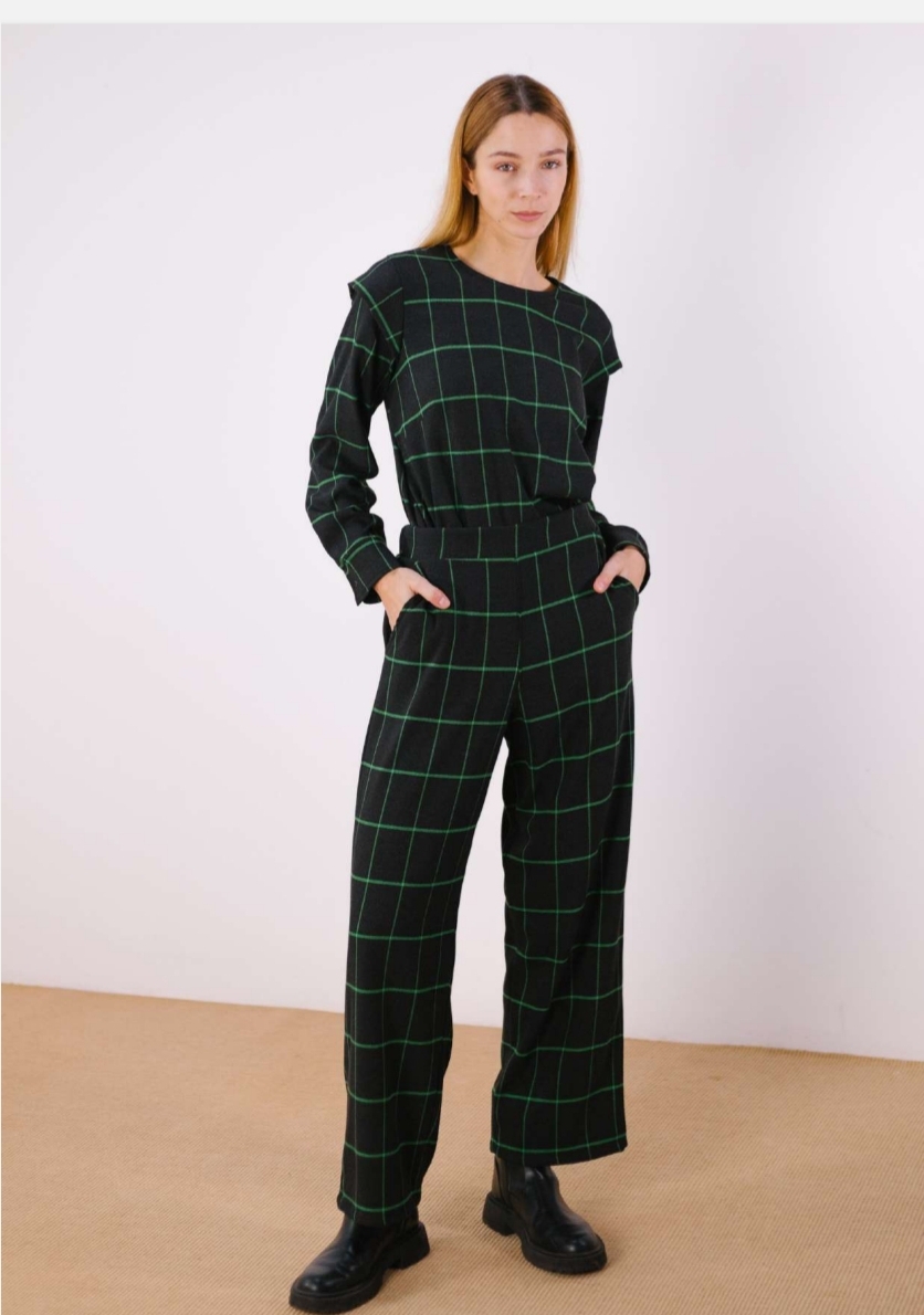 Tienda especializada en las mejores marcas de Ropa Ética, Sostenible y de algodón orgánico en Granada y Jaén. SKFK, Skunkfunk, PAN Producto Básico PANTALÓN ELIANA