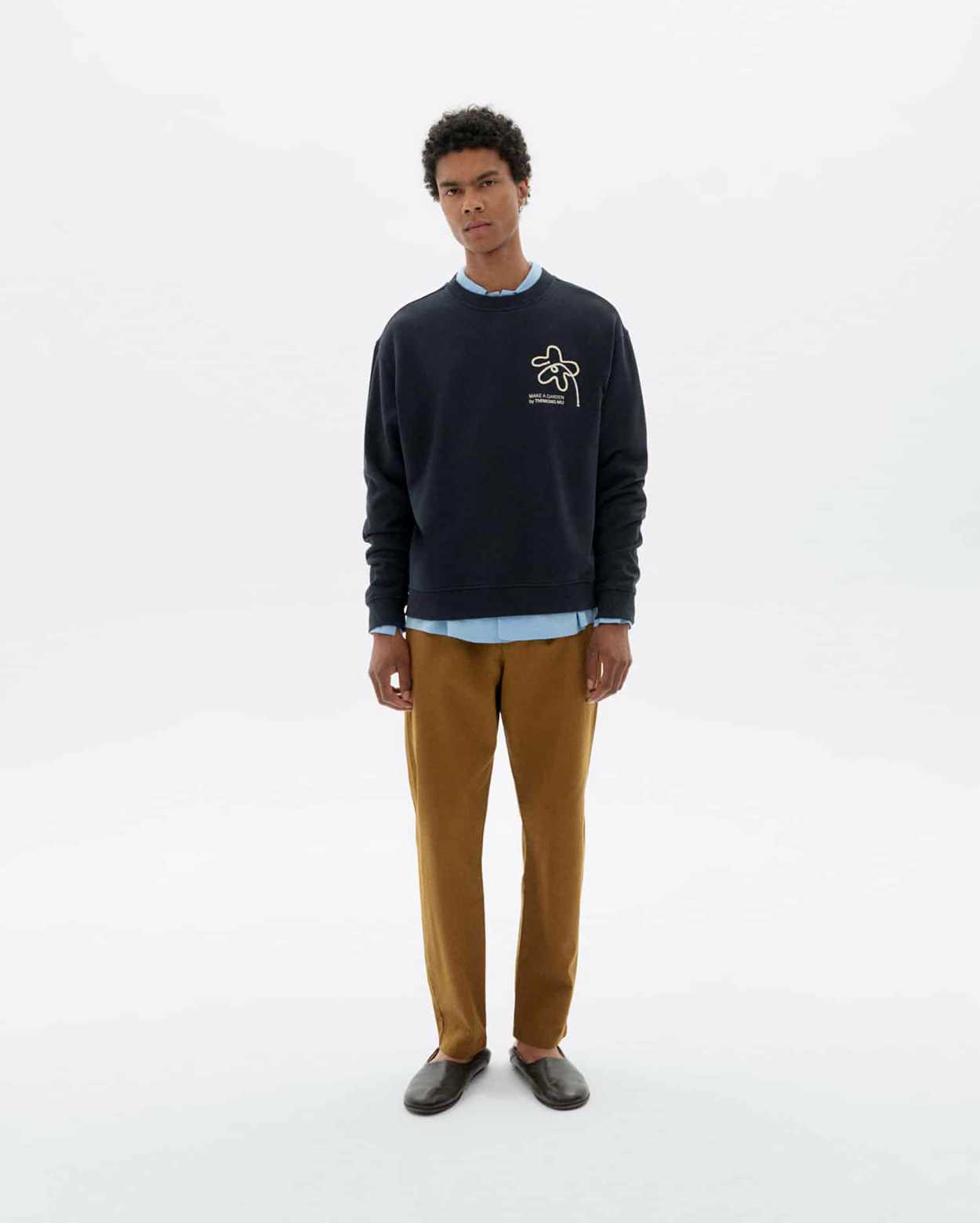 Tienda especializada en las mejores marcas de Ropa Ética, Sostenible y de algodón orgánico en Granada y Jaén. SKFK, Skunkfunk, PAN Producto BásicoSUDADERA LEON