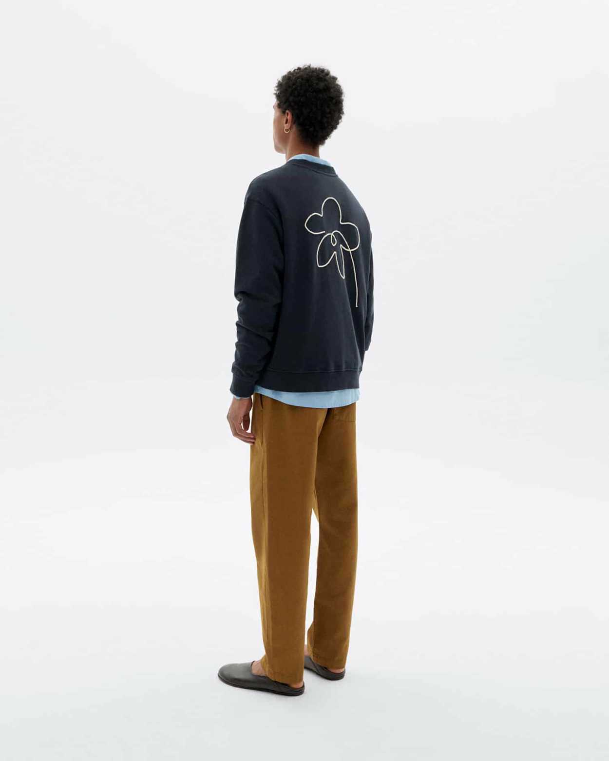Tienda especializada en las mejores marcas de Ropa Ética, Sostenible y de algodón orgánico en Granada y Jaén. SKFK, Skunkfunk, PAN Producto Básico SUDADERA LEON