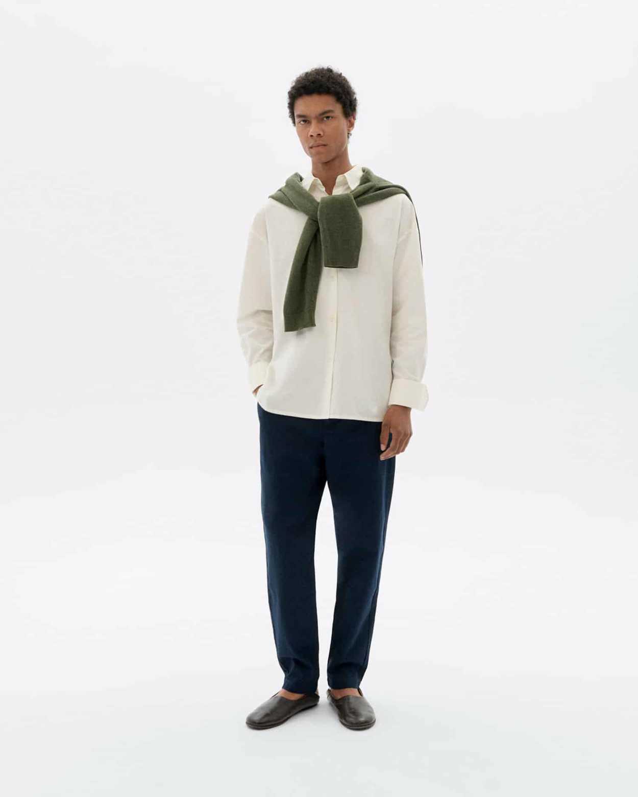 Tienda especializada en las mejores marcas de Ropa Ética, Sostenible y de algodón orgánico en Granada y Jaén. SKFK, Skunkfunk, PAN Producto Básico PANTALÓN TRAVEL MARINO