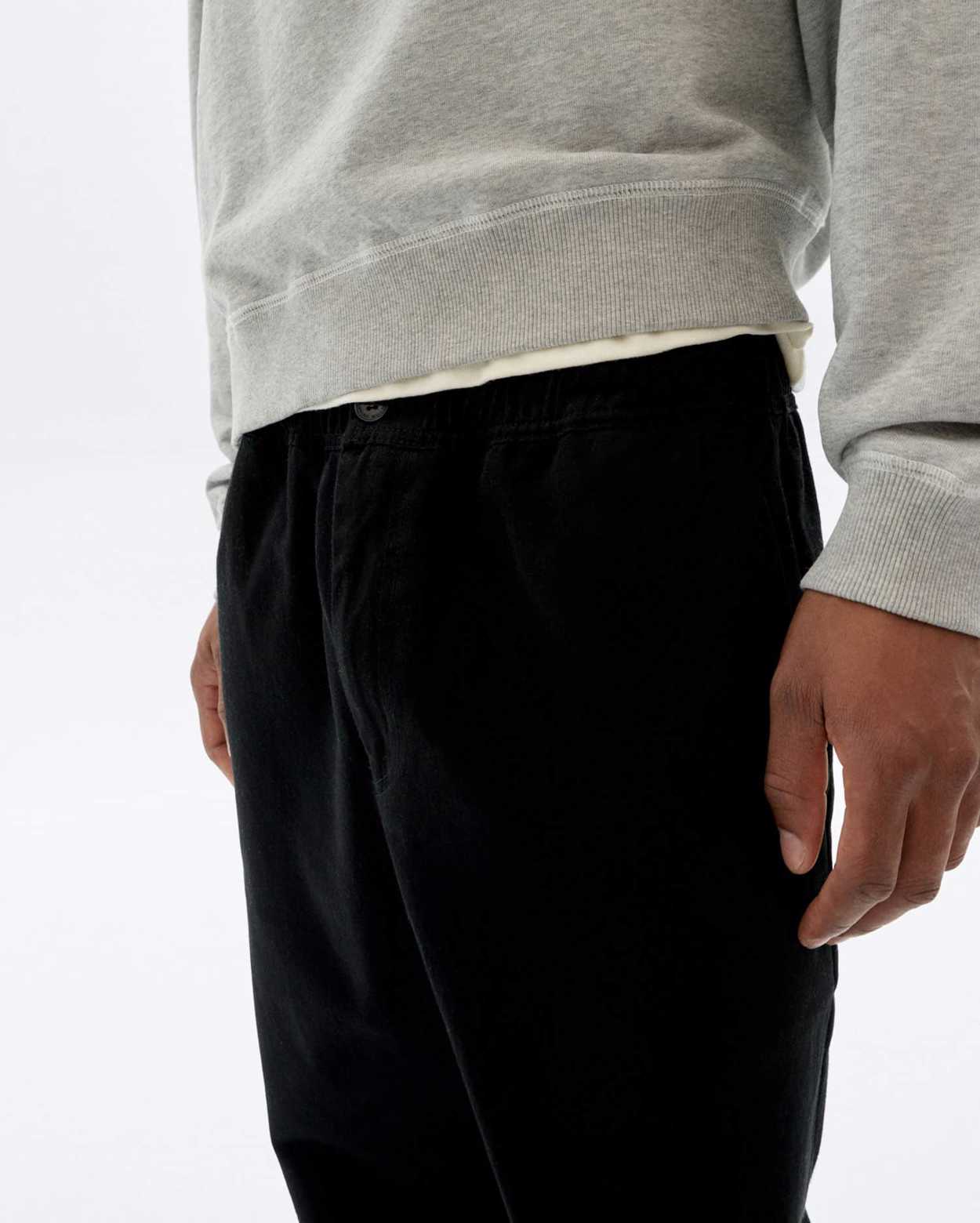 Tienda especializada en las mejores marcas de Ropa Ética, Sostenible y de algodón orgánico en Granada y Jaén. SKFK, Skunkfunk, PAN Producto BásicoPANTALÓN TRAVEL NEGRO