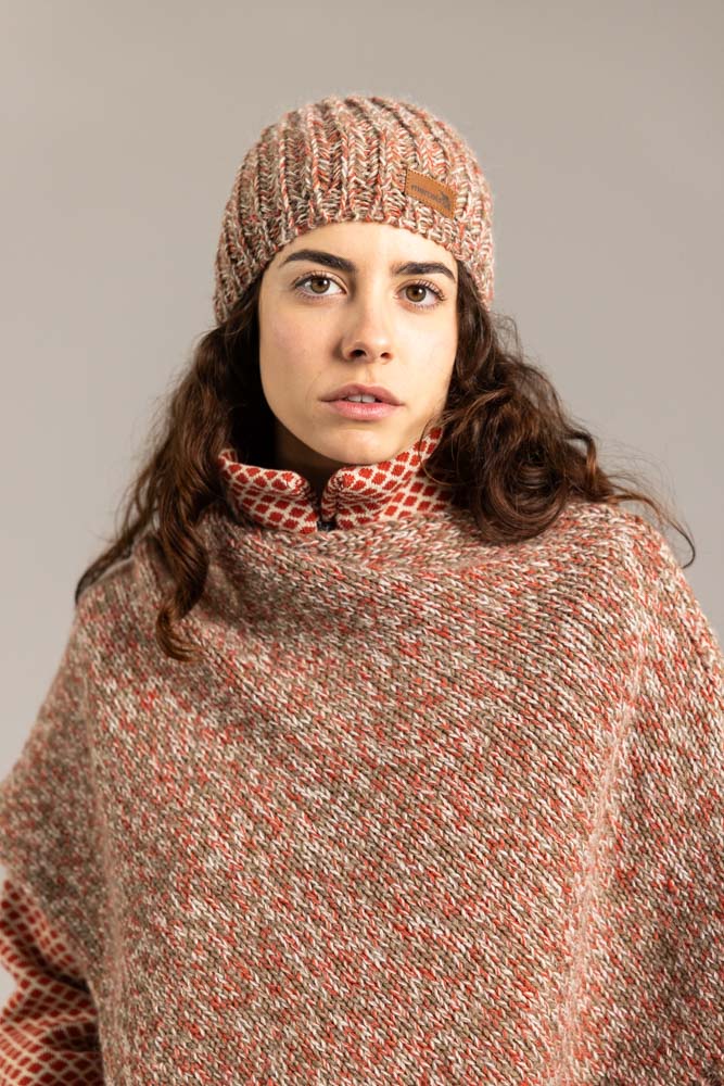 Tienda especializada en las mejores marcas de Ropa Ética, Sostenible y de algodón orgánico en Granada y Jaén. SKFK, Skunkfunk, PAN Producto Básico GORRO LLI GR