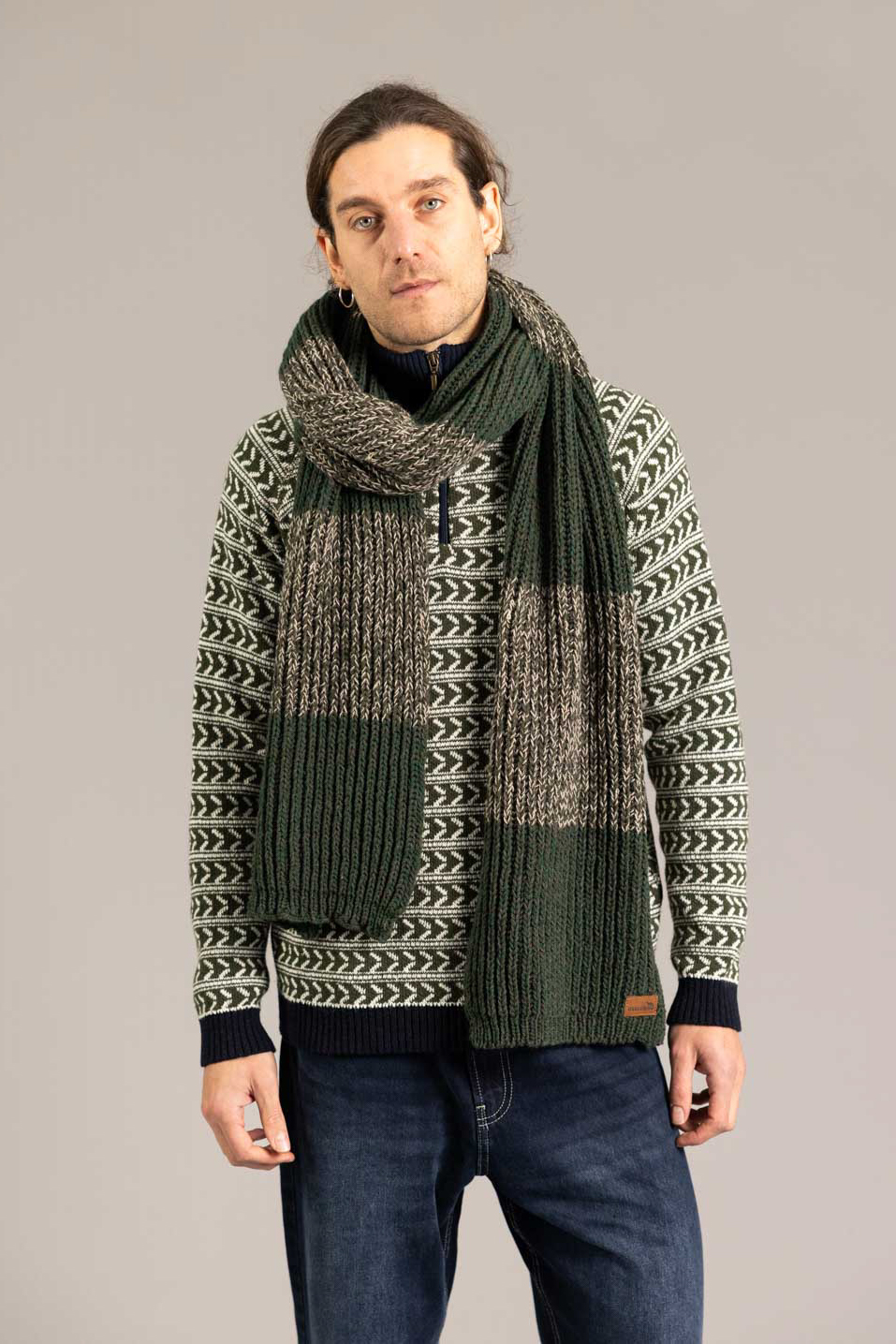 Tienda especializada en las mejores marcas de Ropa Ética, Sostenible y de algodón orgánico en Granada y Jaén. SKFK, Skunkfunk, PAN Producto Básico BUFANDA MUGA KK
