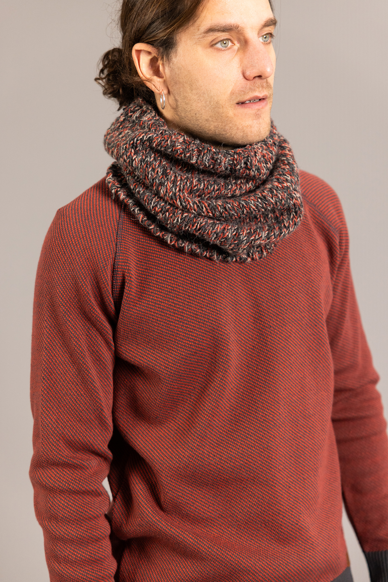Tienda especializada en las mejores marcas de Ropa Ética, Sostenible y de algodón orgánico en Granada y Jaén. SKFK, Skunkfunk, PAN Producto Básico CUELLO LLI TJ