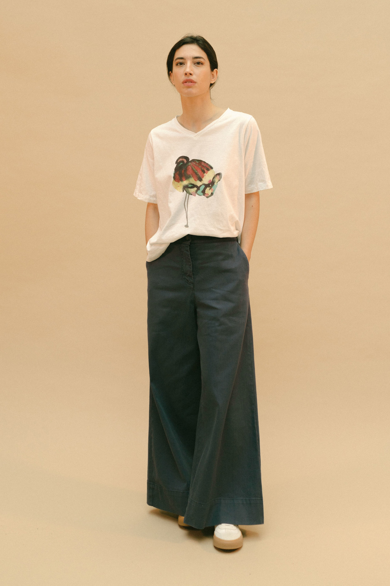 Tienda especializada en las mejores marcas de Ropa Ética, Sostenible y de algodón orgánico en Granada y Jaén. SKFK, Skunkfunk, PAN Producto BásicoCAMISETA WINY