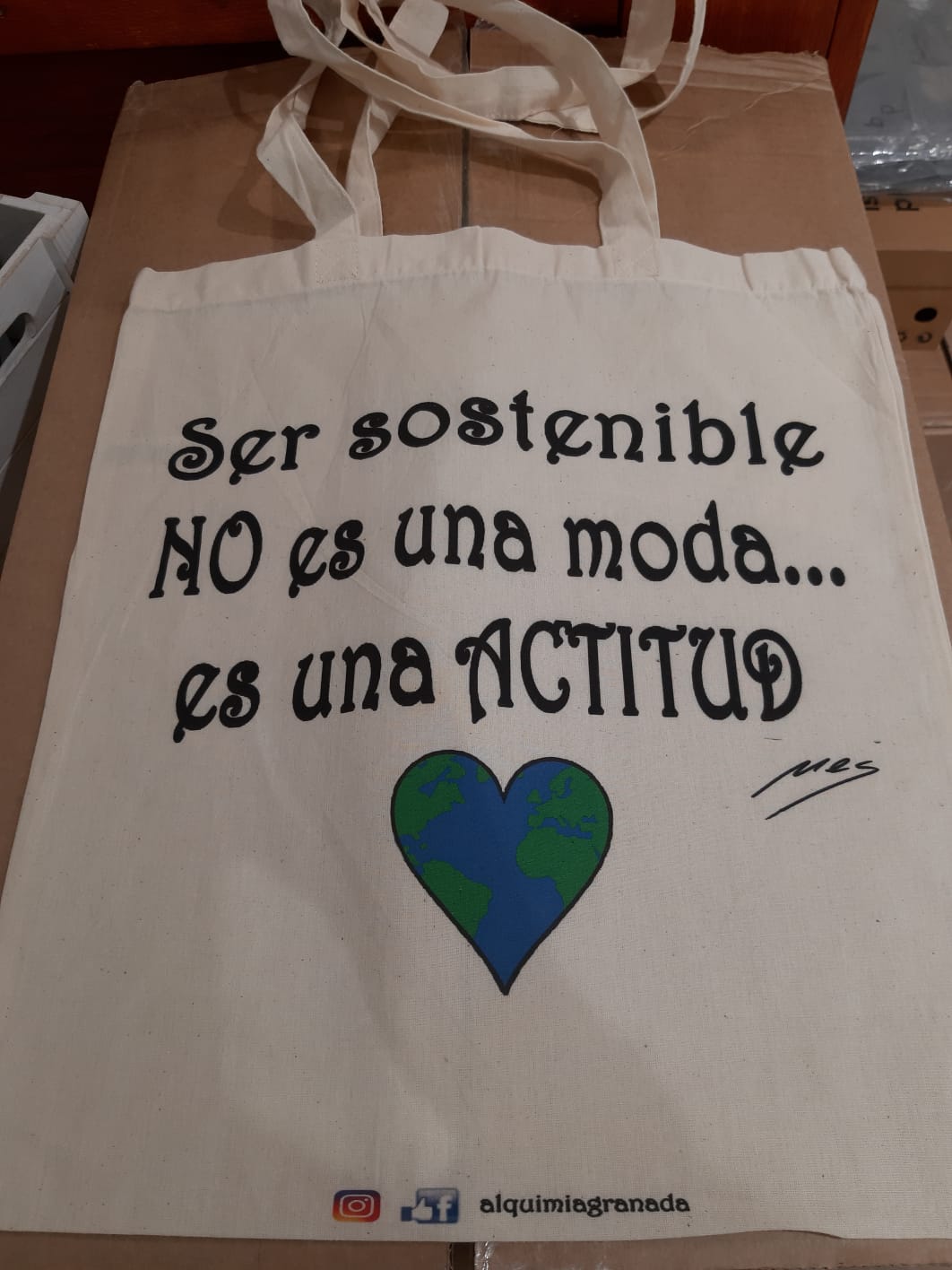 Tienda especializada en las mejores marcas de Ropa Ética, Sostenible y de algodón orgánico en Granada y Jaén. SKFK, Skunkfunk, PAN Producto BásicoBOLSA ACTITUD