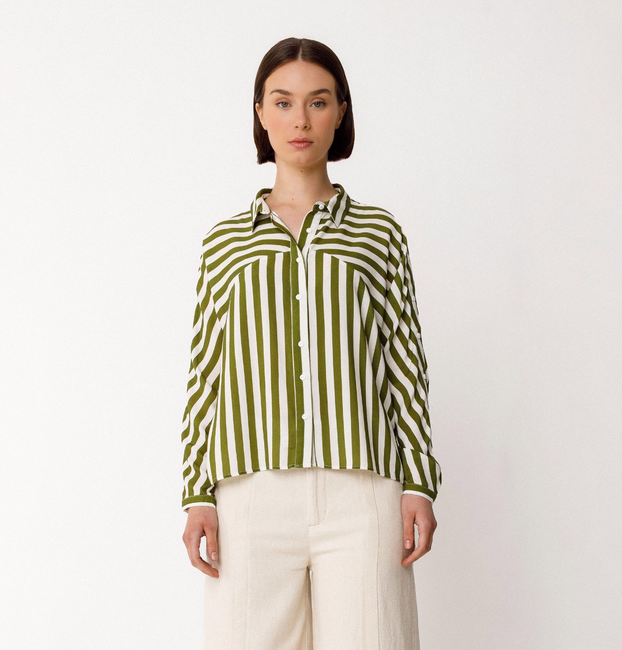 Tienda especializada en las mejores marcas de Ropa Ética, Sostenible y de algodón orgánico en Granada y Jaén. SKFK, Skunkfunk, PAN Producto Básico BLUSA EKIA