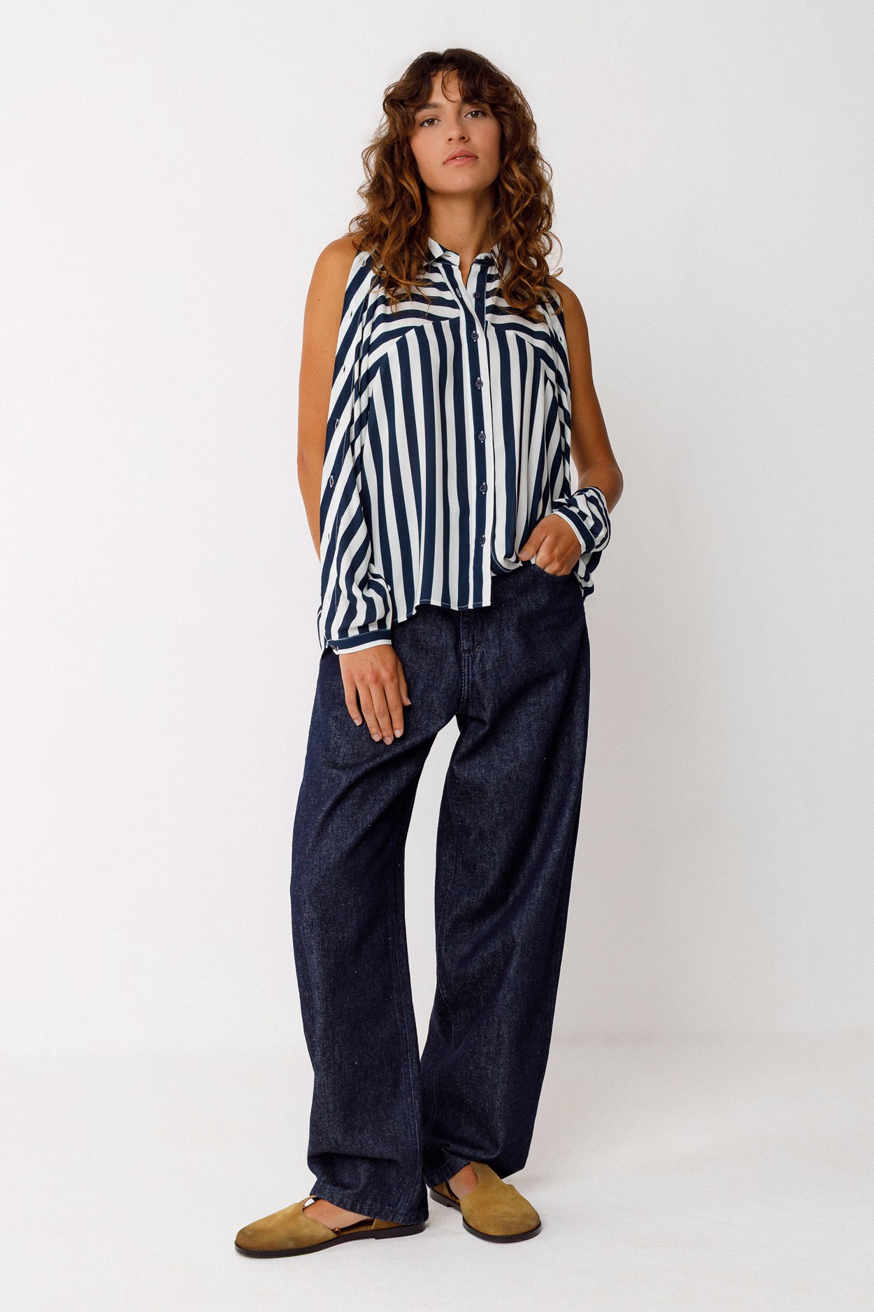 Tienda especializada en las mejores marcas de Ropa Ética, Sostenible y de algodón orgánico en Granada y Jaén. SKFK, Skunkfunk, PAN Producto BásicoBLUSA EKIA