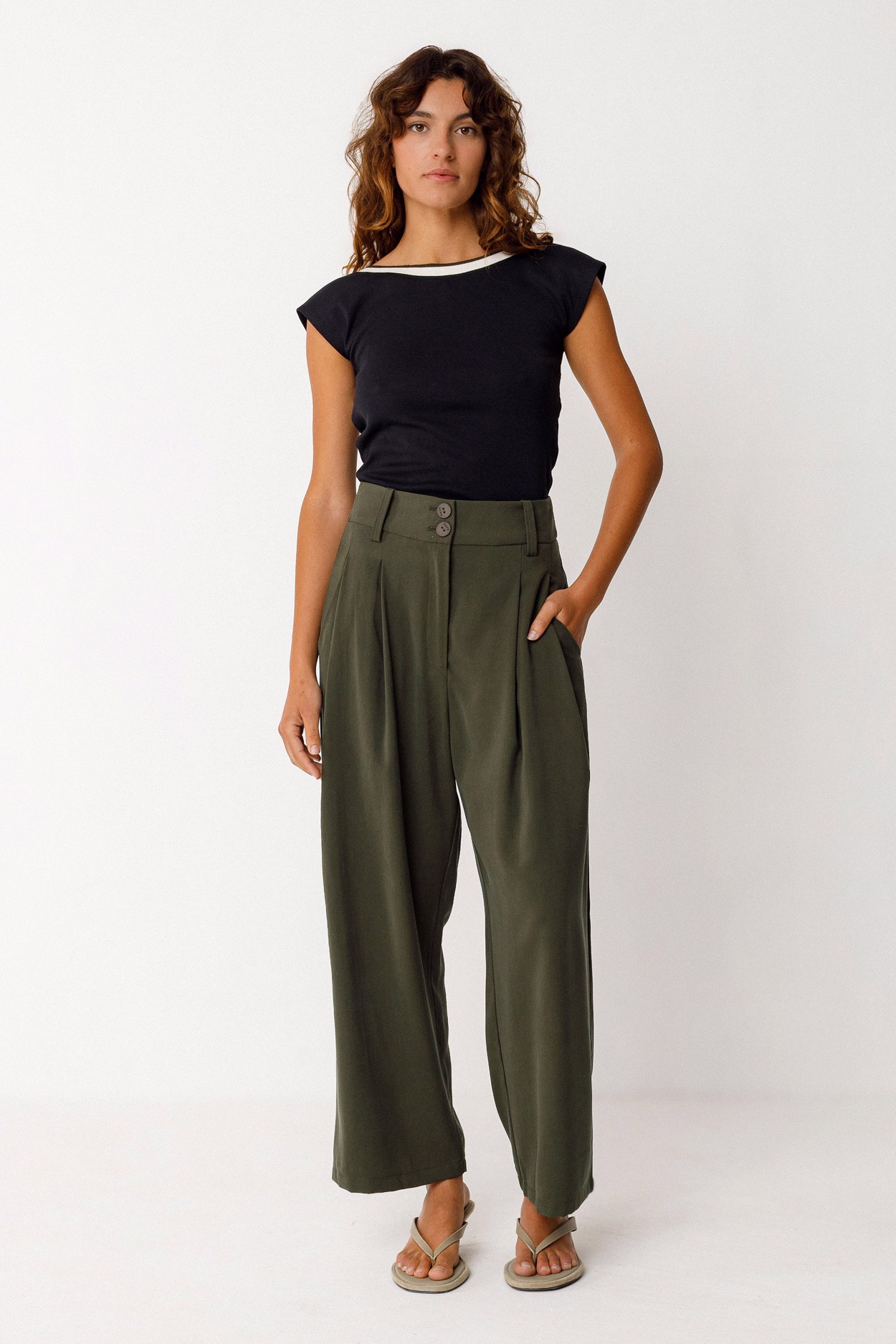 Tienda especializada en las mejores marcas de Ropa Ética, Sostenible y de algodón orgánico en Granada y Jaén. SKFK, Skunkfunk, PAN Producto Básico PANTALÓN ESTI