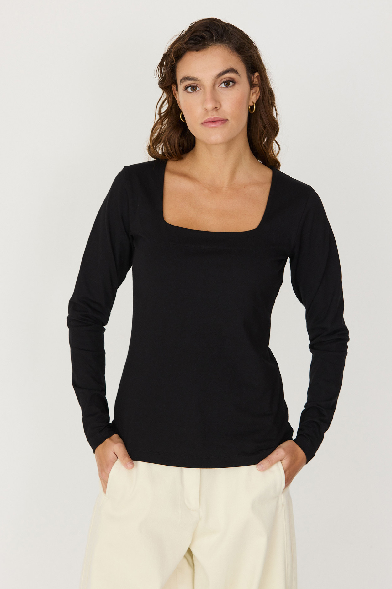 Tienda especializada en las mejores marcas de Ropa Ética, Sostenible y de algodón orgánico en Granada y Jaén. SKFK, Skunkfunk, PAN Producto Básico CAMISETA JONE