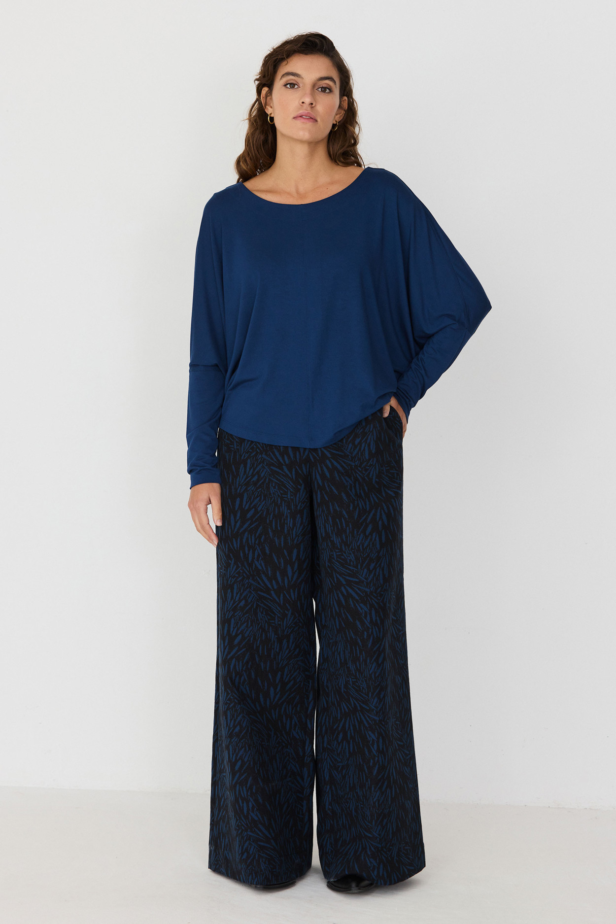 Tienda especializada en las mejores marcas de Ropa Ética, Sostenible y de algodón orgánico en Granada y Jaén. SKFK, Skunkfunk, PAN Producto BásicoCAMISETA ZUR-15