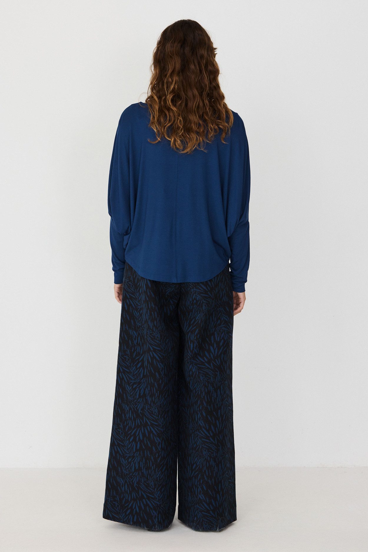 Tienda especializada en las mejores marcas de Ropa Ética, Sostenible y de algodón orgánico en Granada y Jaén. SKFK, Skunkfunk, PAN Producto BásicoCAMISETA ZUR-15