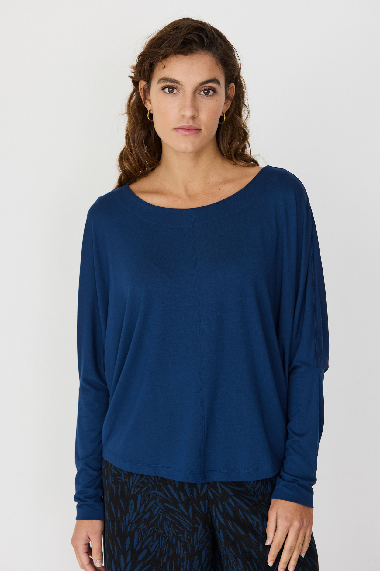 Tienda especializada en las mejores marcas de Ropa Ética, Sostenible y de algodón orgánico en Granada y Jaén. SKFK, Skunkfunk, PAN Producto Básico CAMISETA ZUR-15