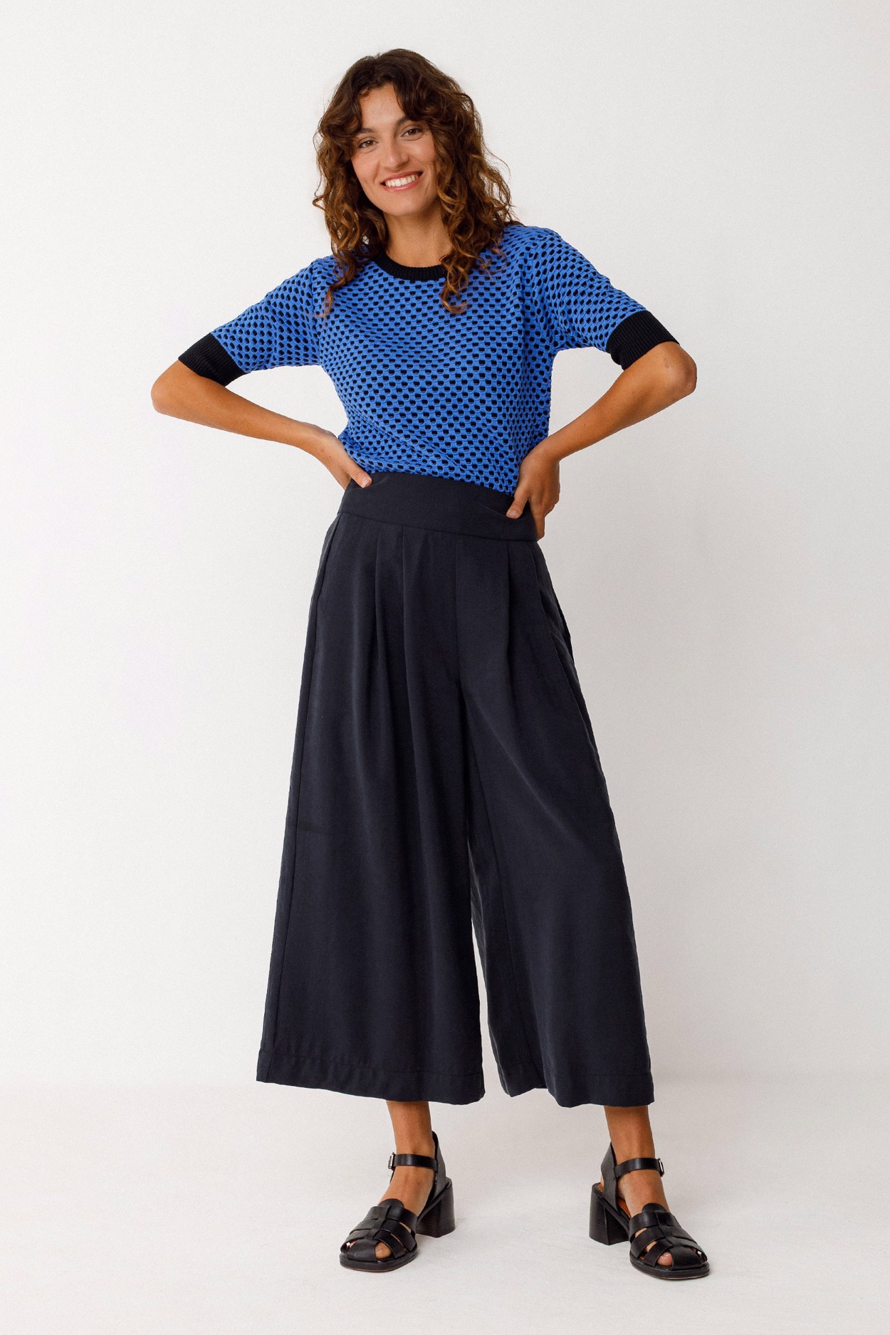 Tienda especializada en las mejores marcas de Ropa Ética, Sostenible y de algodón orgánico en Granada y Jaén. SKFK, Skunkfunk, PAN Producto Básico PANTALÓN ENETZ