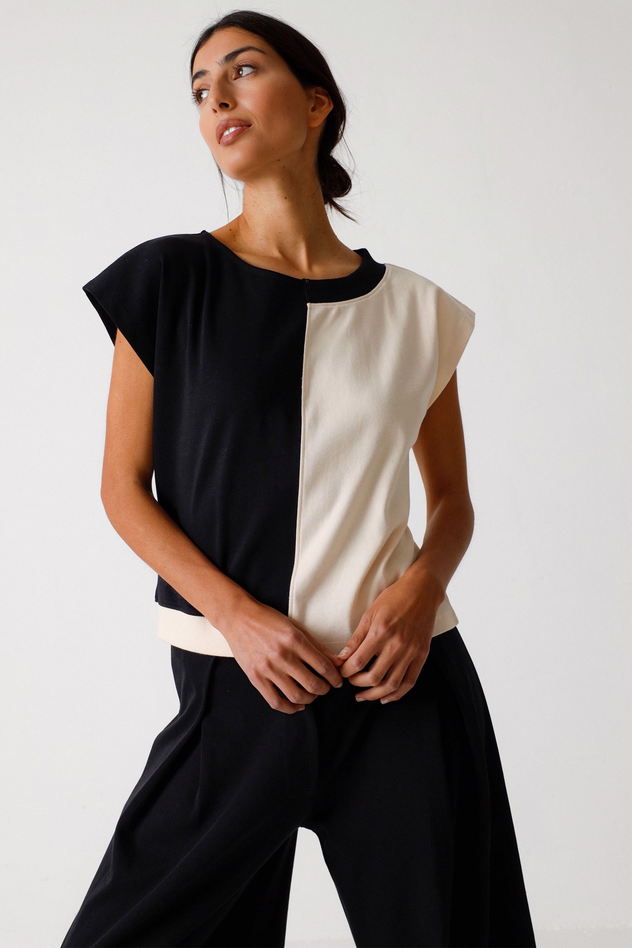 Tienda especializada en las mejores marcas de Ropa Ética, Sostenible y de algodón orgánico en Granada y Jaén. SKFK, Skunkfunk, PAN Producto Básico CAMISETA EKAI