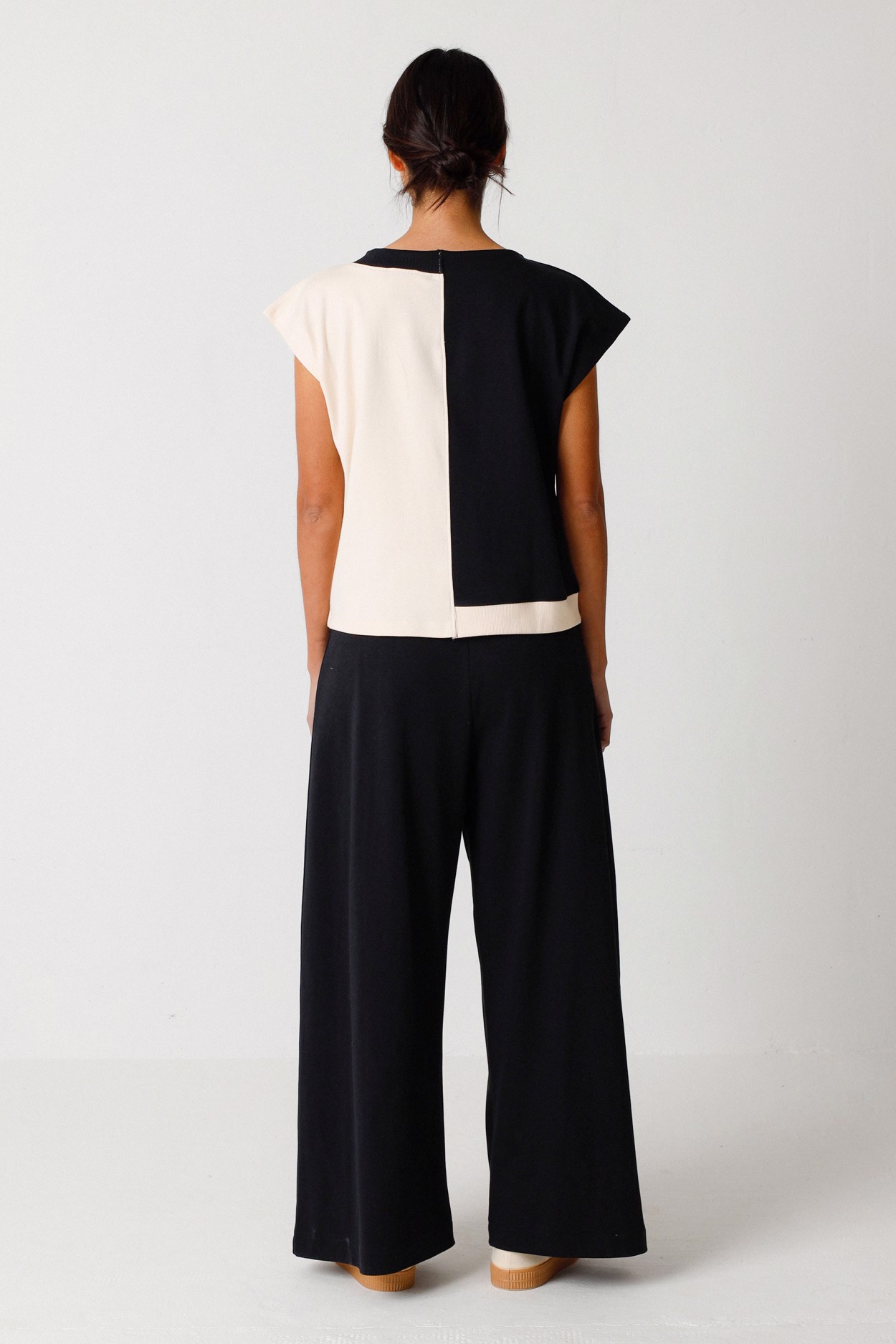 Tienda especializada en las mejores marcas de Ropa Ética, Sostenible y de algodón orgánico en Granada y Jaén. SKFK, Skunkfunk, PAN Producto BásicoCAMISETA EKAI