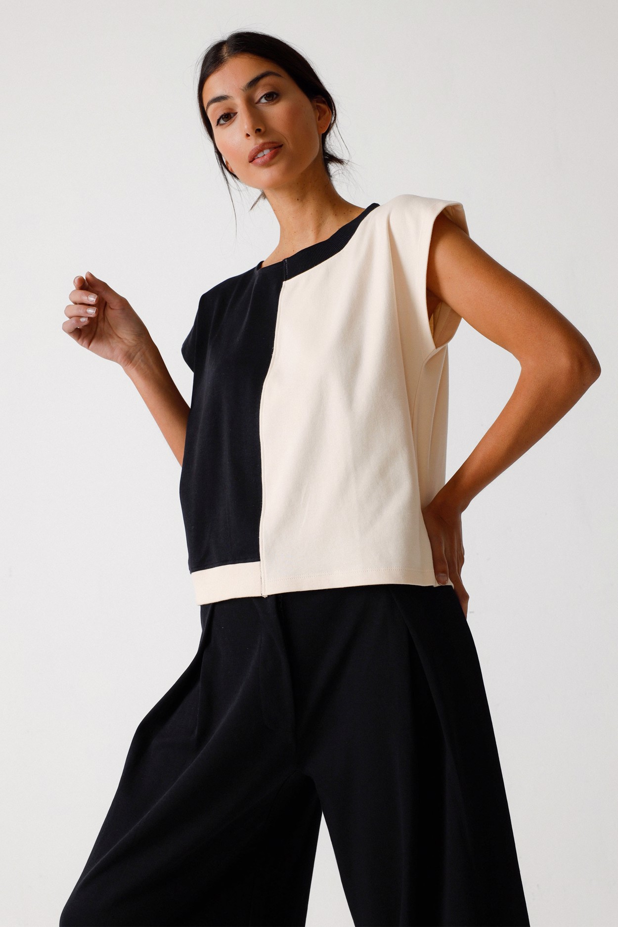 Tienda especializada en las mejores marcas de Ropa Ética, Sostenible y de algodón orgánico en Granada y Jaén. SKFK, Skunkfunk, PAN Producto BásicoCAMISETA EKAI