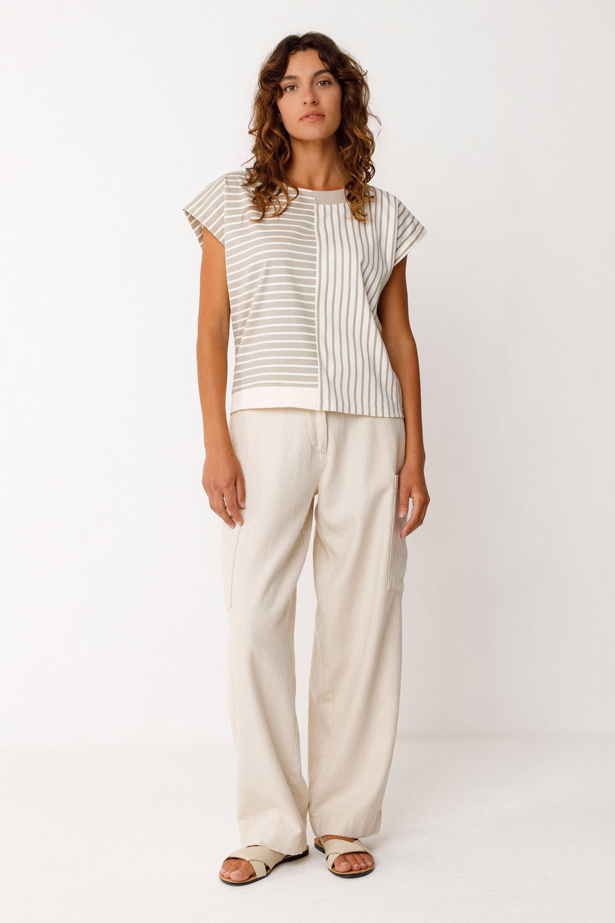 Tienda especializada en las mejores marcas de Ropa Ética, Sostenible y de algodón orgánico en Granada y Jaén. SKFK, Skunkfunk, PAN Producto BásicoCAMISETA EKAI