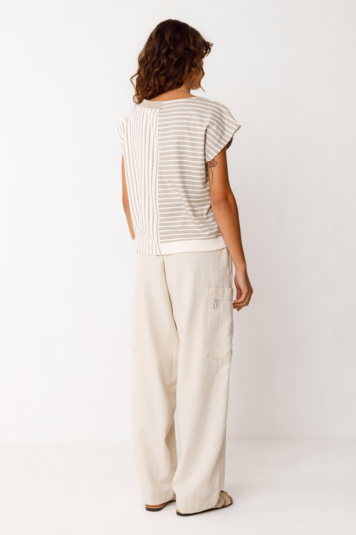 Tienda especializada en las mejores marcas de Ropa Ética, Sostenible y de algodón orgánico en Granada y Jaén. SKFK, Skunkfunk, PAN Producto BásicoCAMISETA EKAI