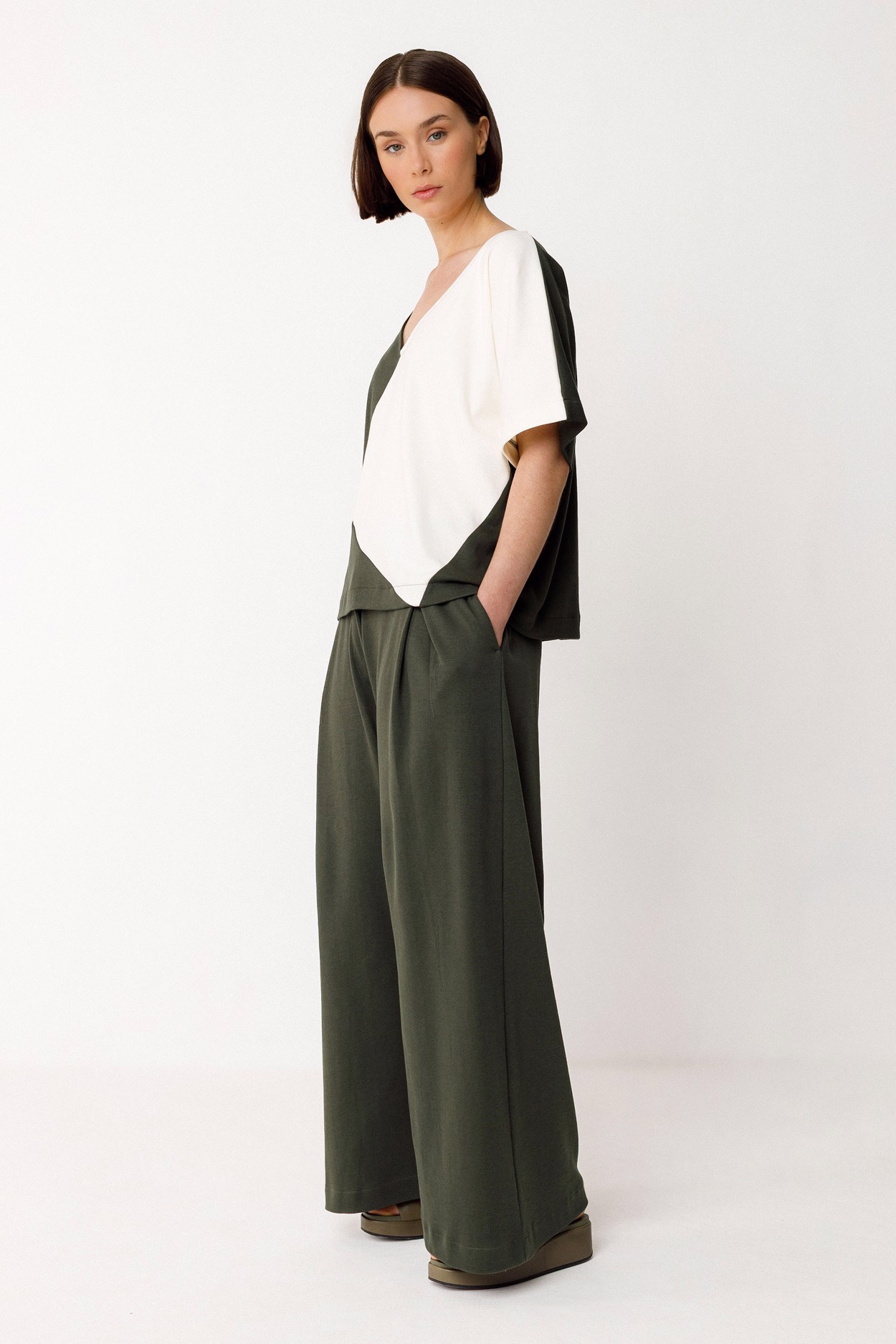 Tienda especializada en las mejores marcas de Ropa Ética, Sostenible y de algodón orgánico en Granada y Jaén. SKFK, Skunkfunk, PAN Producto BásicoCAMISETA ELUSKA