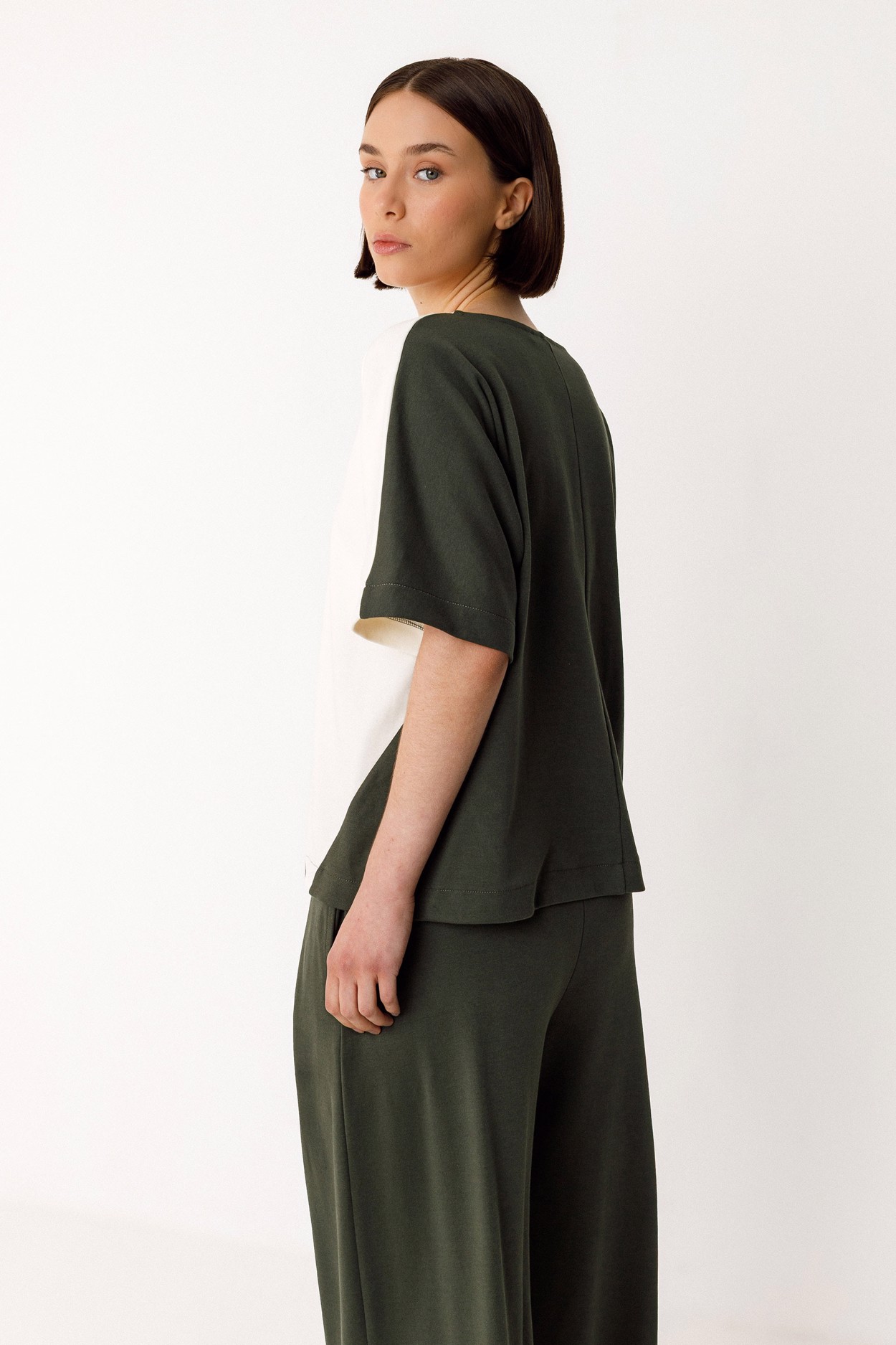 Tienda especializada en las mejores marcas de Ropa Ética, Sostenible y de algodón orgánico en Granada y Jaén. SKFK, Skunkfunk, PAN Producto BásicoCAMISETA ELUSKA