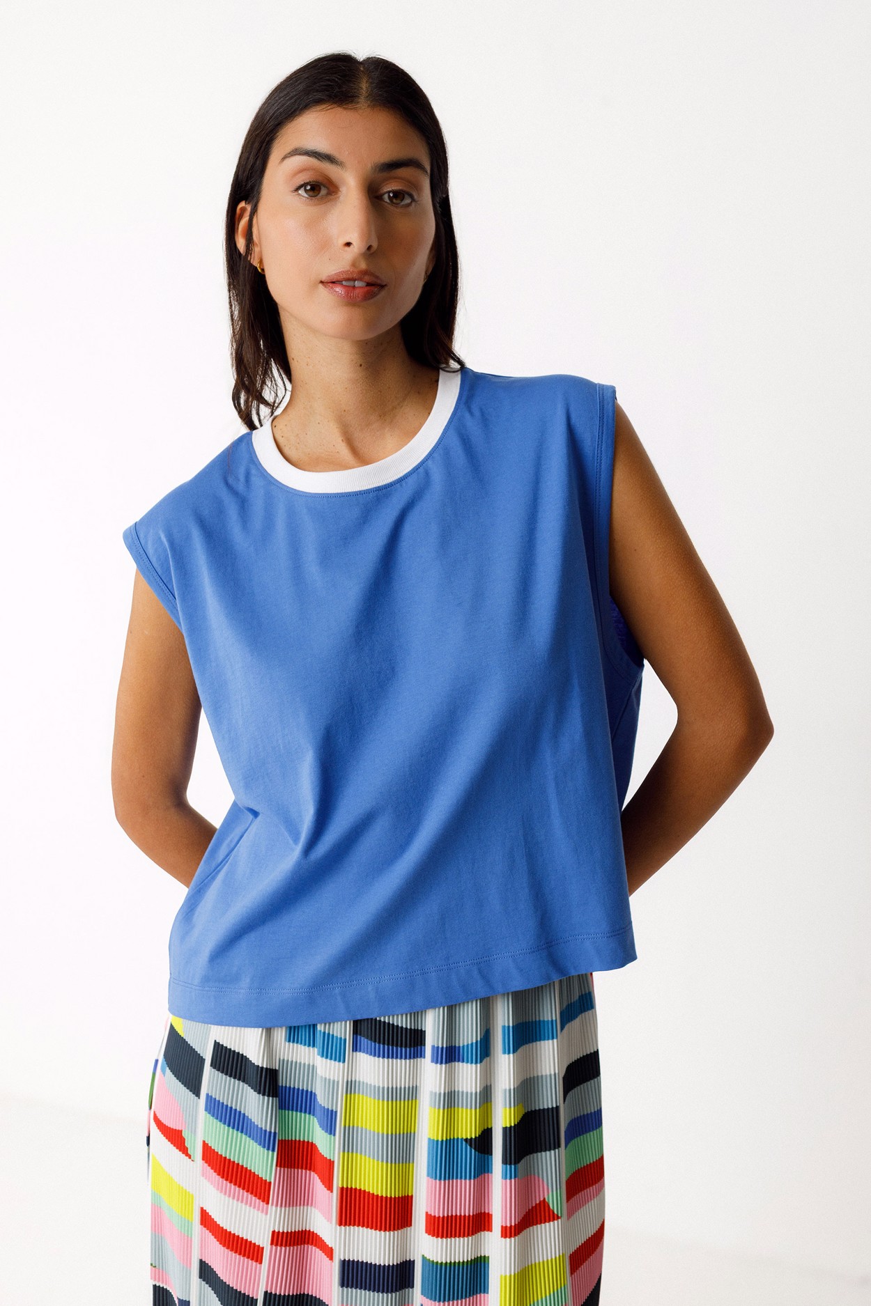 Tienda especializada en las mejores marcas de Ropa Ética, Sostenible y de algodón orgánico en Granada y Jaén. SKFK, Skunkfunk, PAN Producto Básico CAMISETA ZUNZTZ-10