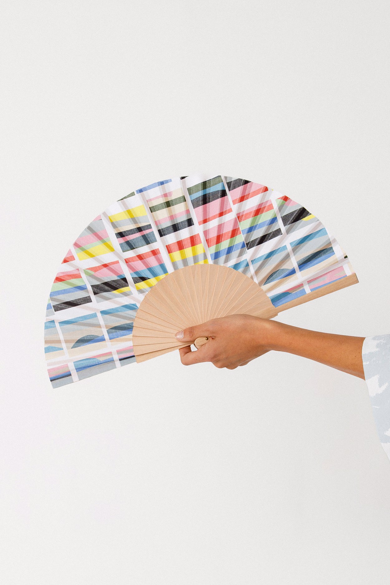 Tienda especializada en las mejores marcas de Ropa Ética, Sostenible y de algodón orgánico en Granada y Jaén. SKFK, Skunkfunk, PAN Producto Básico ABANICO BERO