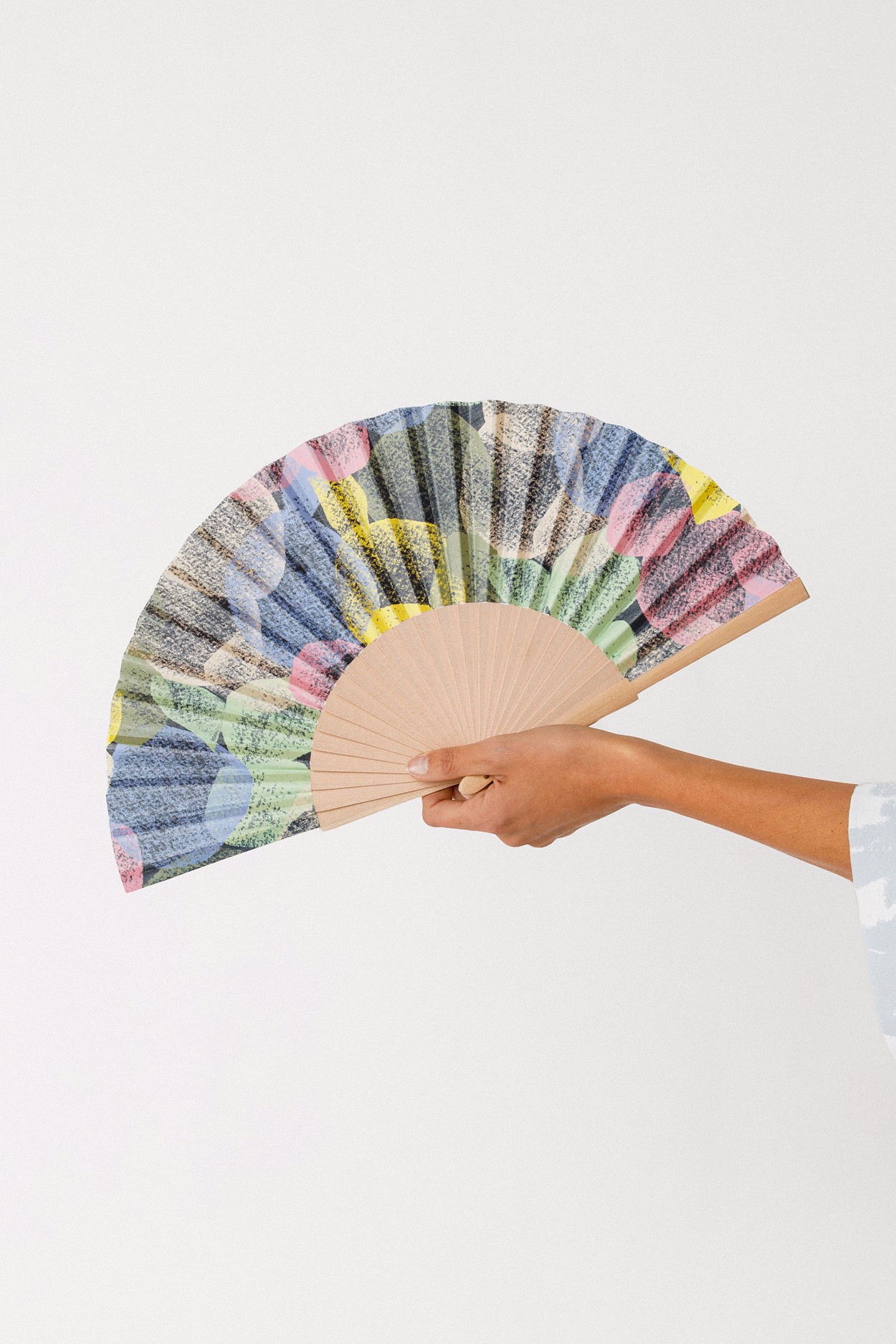 Tienda especializada en las mejores marcas de Ropa Ética, Sostenible y de algodón orgánico en Granada y Jaén. SKFK, Skunkfunk, PAN Producto Básico ABANICO BERO