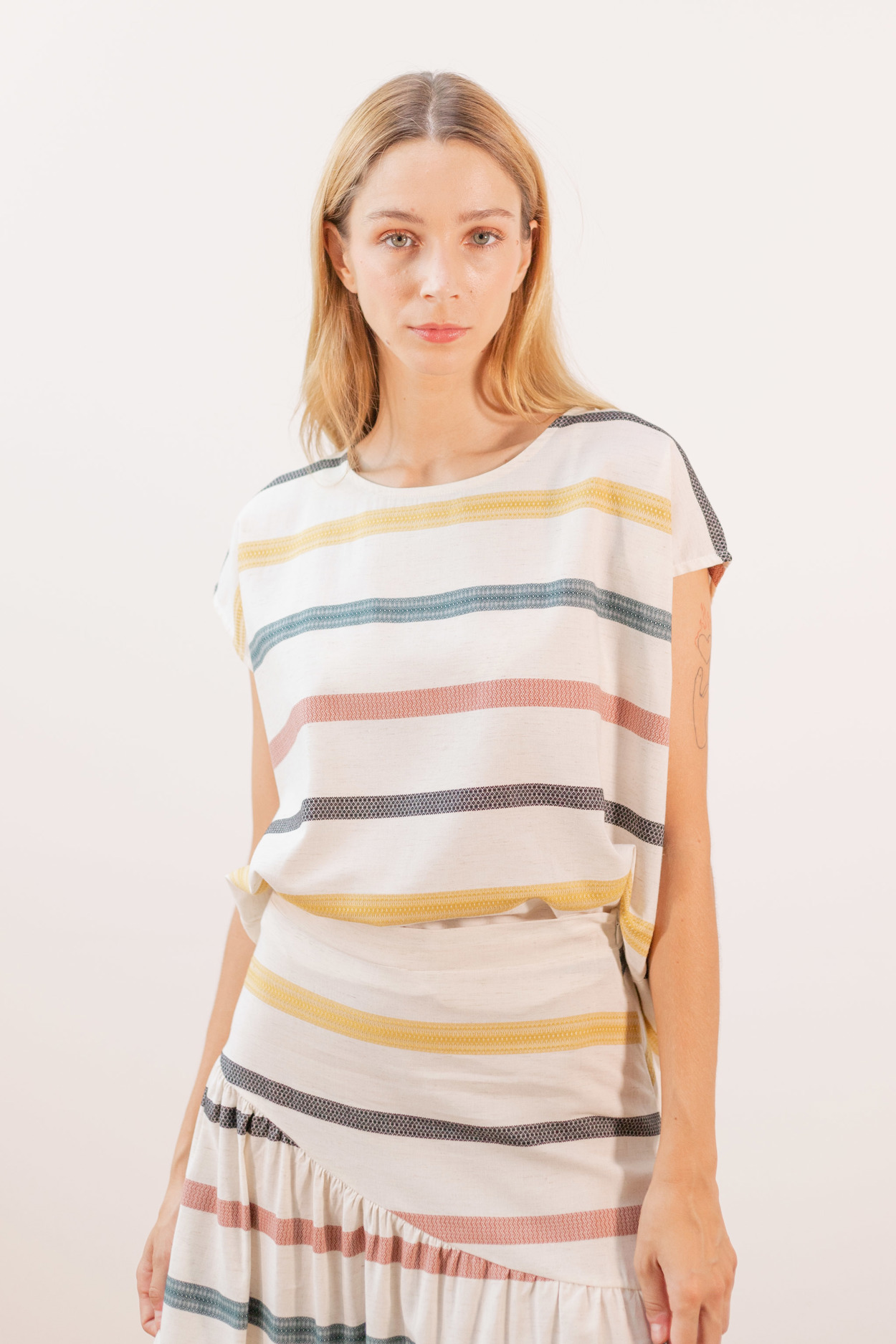 Tienda especializada en las mejores marcas de Ropa Ética, Sostenible y de algodón orgánico en Granada y Jaén. SKFK, Skunkfunk, PAN Producto Básico BLUSA CARLA