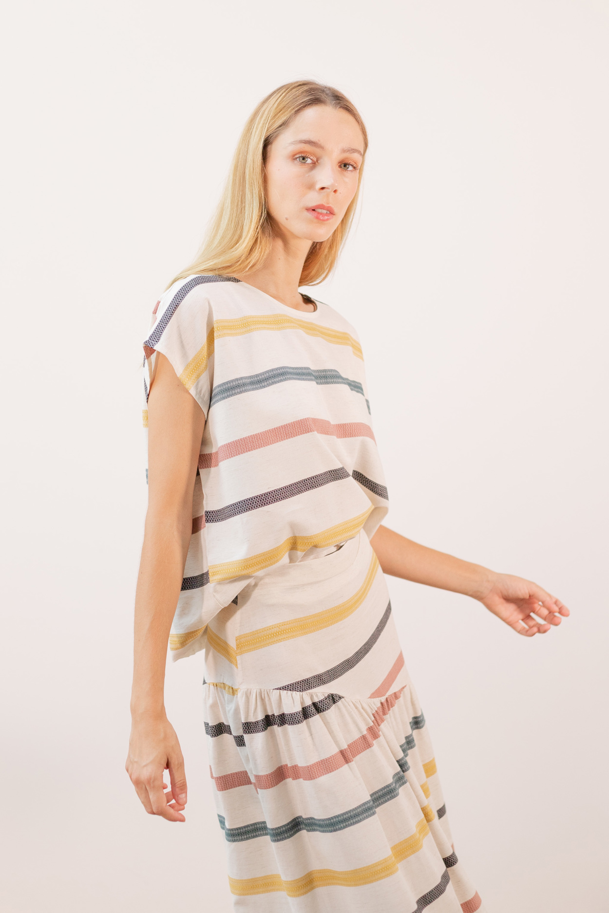 Tienda especializada en las mejores marcas de Ropa Ética, Sostenible y de algodón orgánico en Granada y Jaén. SKFK, Skunkfunk, PAN Producto BásicoBLUSA CARLA