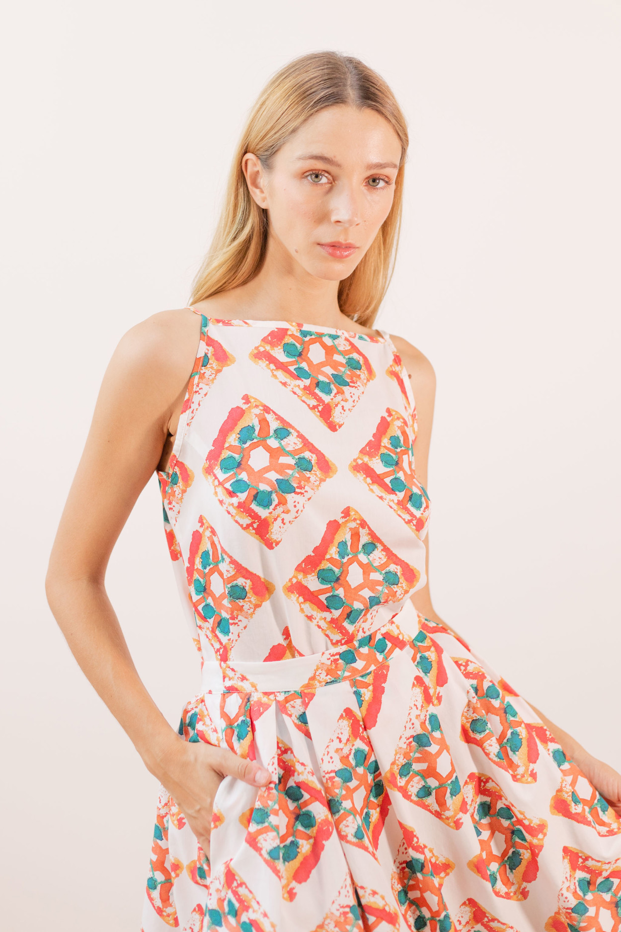 Tienda especializada en las mejores marcas de Ropa Ética, Sostenible y de algodón orgánico en Granada y Jaén. SKFK, Skunkfunk, PAN Producto Básico BLUSA BIANCA