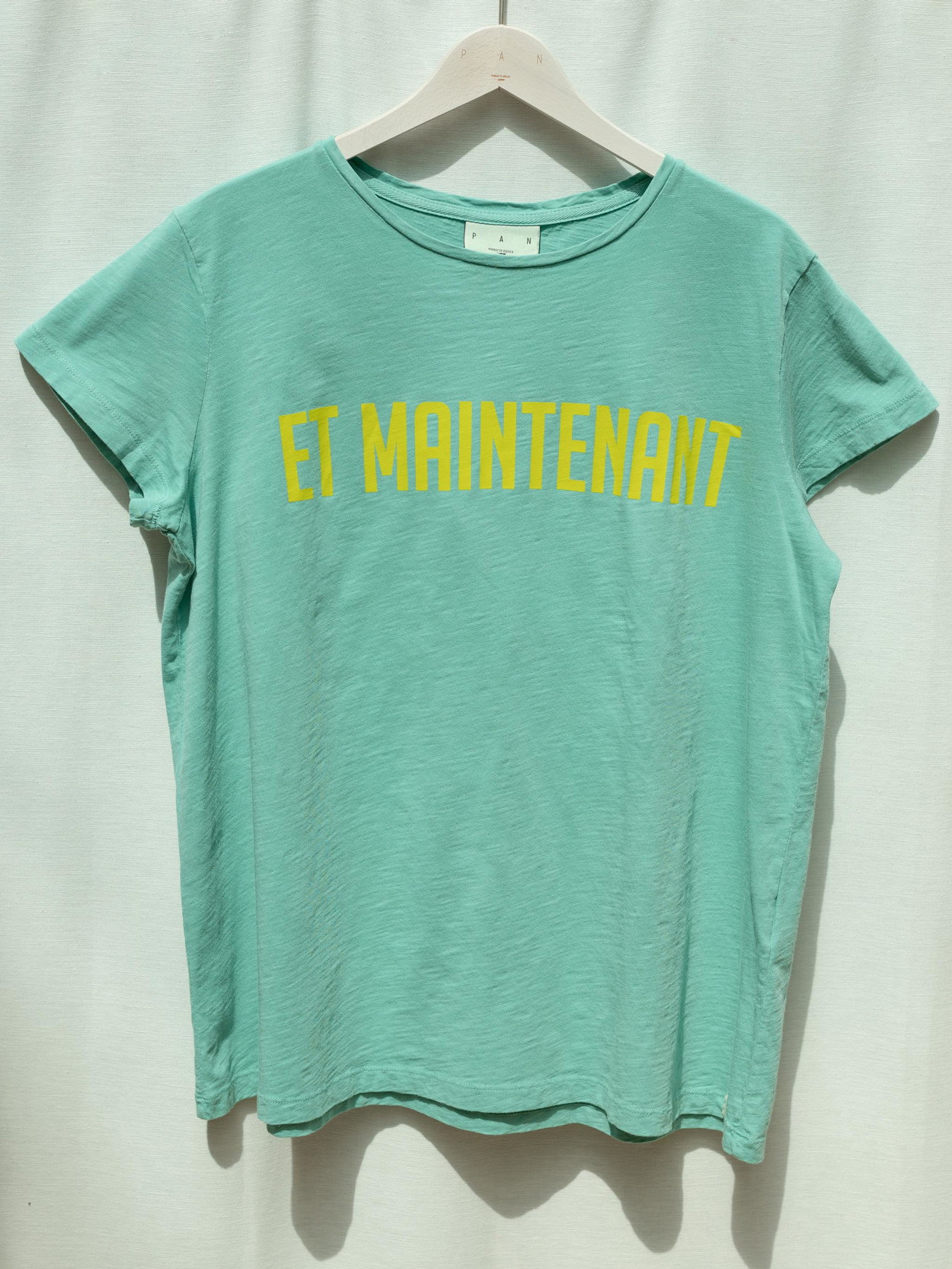 Tienda especializada en las mejores marcas de Ropa Ética, Sostenible y de algodón orgánico en Granada y Jaén. SKFK, Skunkfunk, PAN Producto Básico CAMISETA AHORA