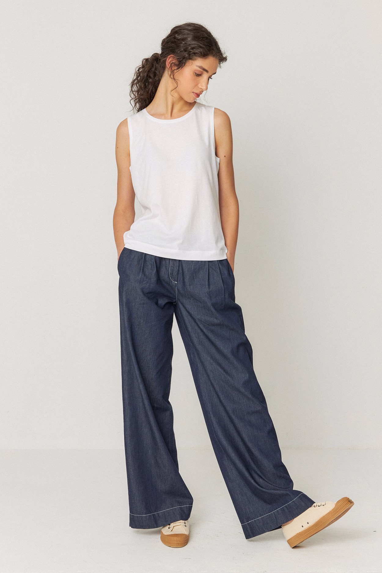 Tienda especializada en las mejores marcas de Ropa Ética, Sostenible y de algodón orgánico en Granada y Jaén. SKFK, Skunkfunk, PAN Producto Básico PANTALÓN ALMIKE