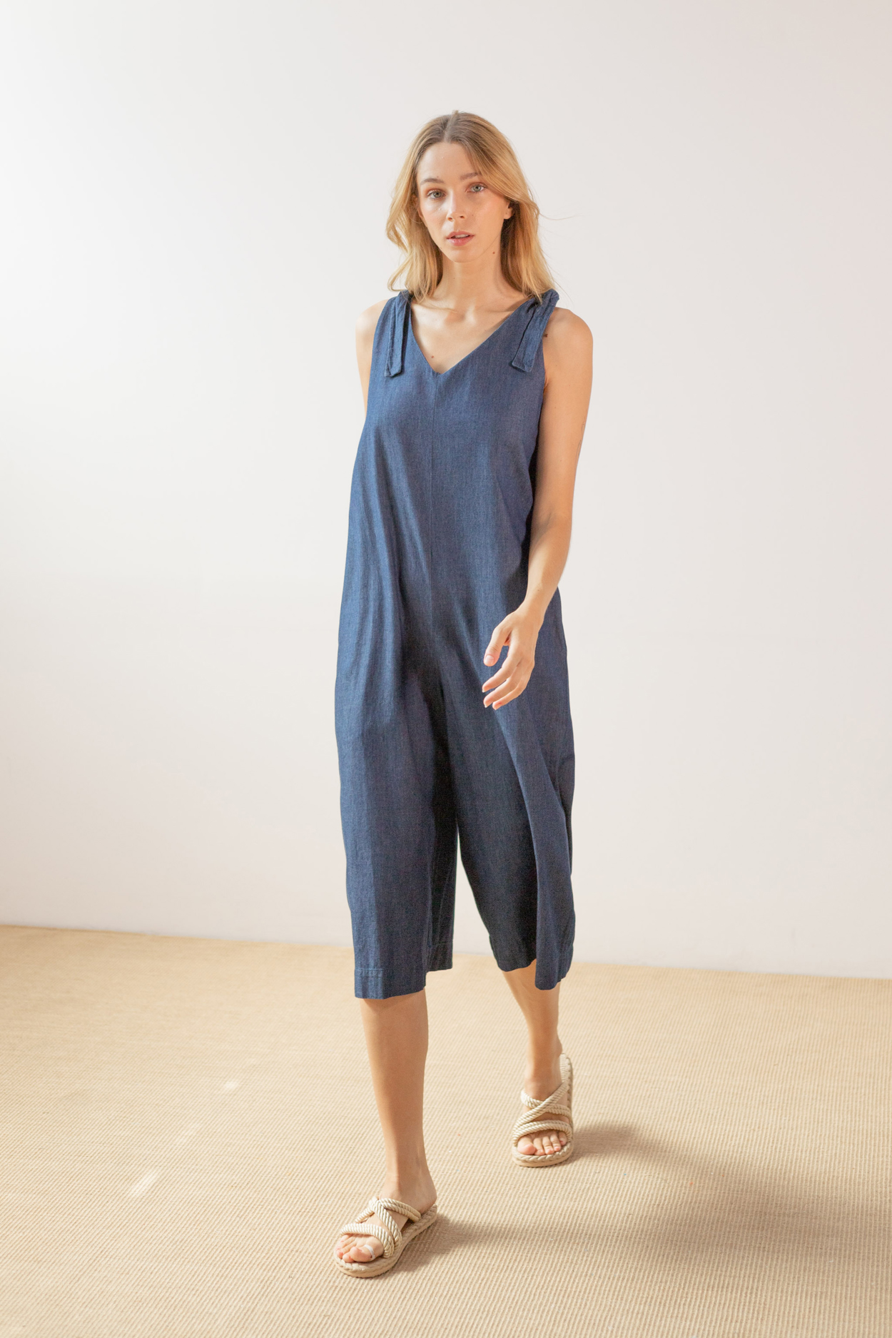 Tienda especializada en las mejores marcas de Ropa Ética, Sostenible y de algodón orgánico en Granada y Jaén. SKFK, Skunkfunk, PAN Producto Básico MONO ALICIA