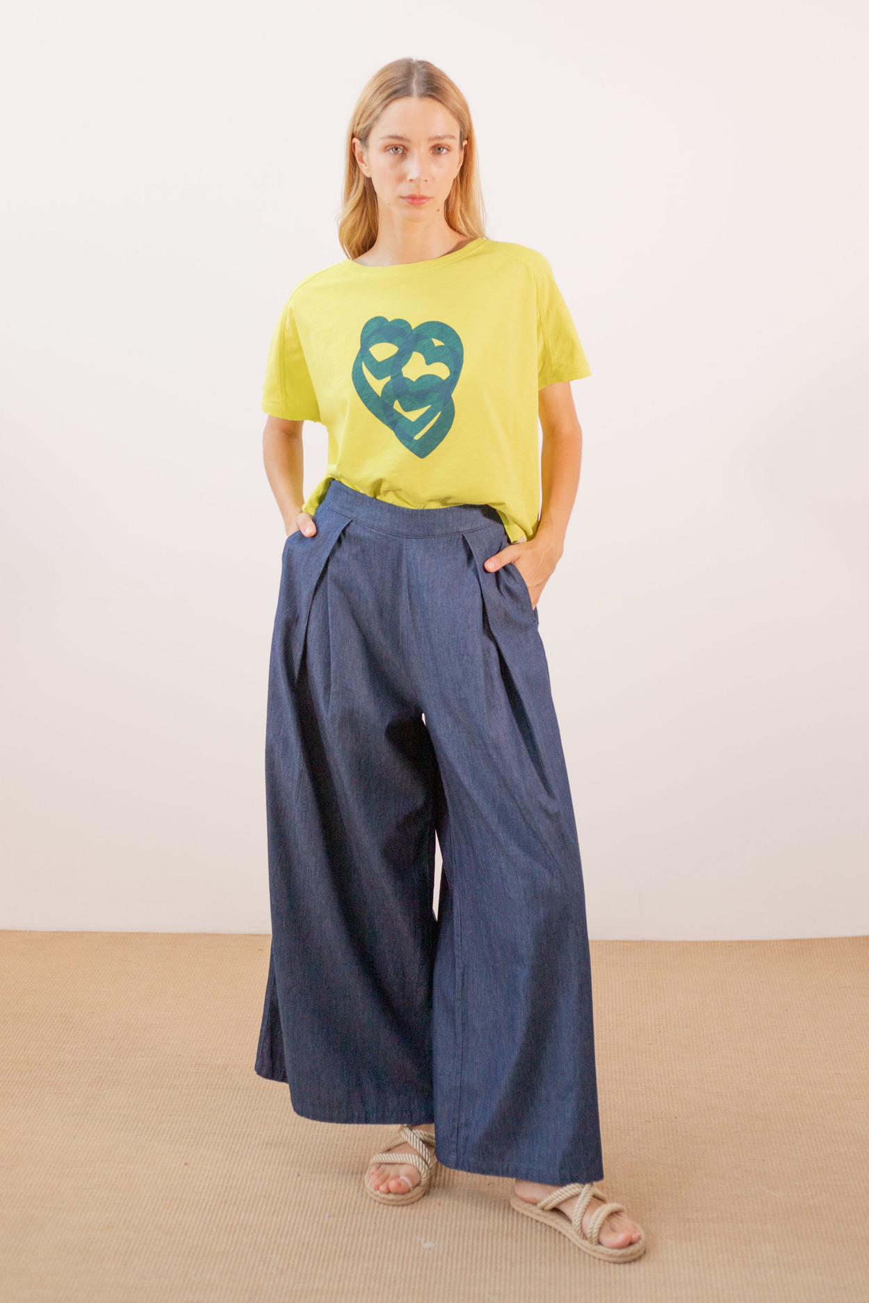 Tienda especializada en las mejores marcas de Ropa Ética, Sostenible y de algodón orgánico en Granada y Jaén. SKFK, Skunkfunk, PAN Producto Básico PANTALÓN ALICIA