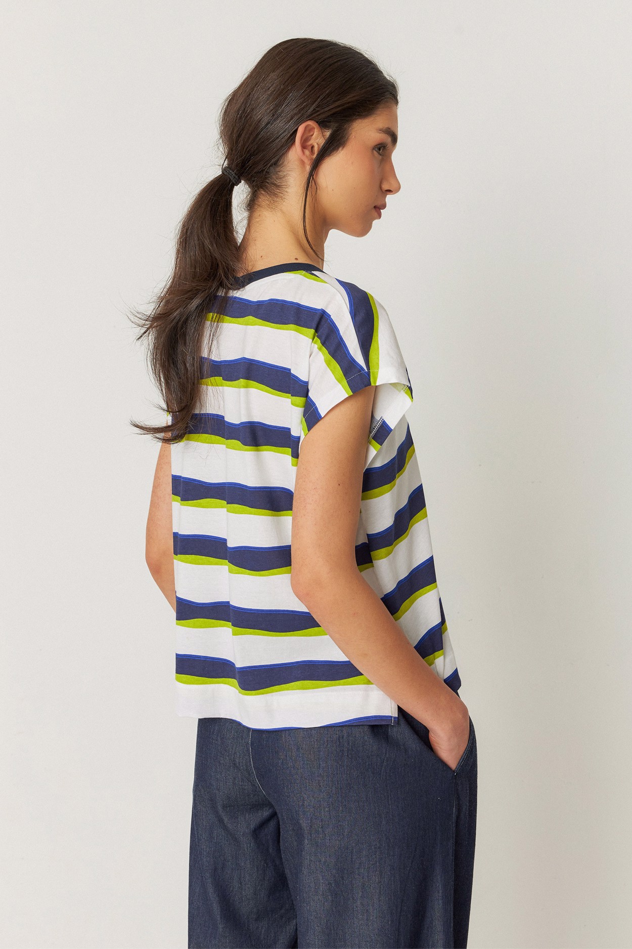 Tienda especializada en las mejores marcas de Ropa Ética, Sostenible y de algodón orgánico en Granada y Jaén. SKFK, Skunkfunk, PAN Producto BásicoCAMISETA LANA