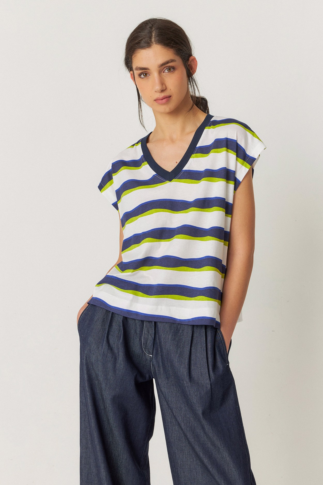 Tienda especializada en las mejores marcas de Ropa Ética, Sostenible y de algodón orgánico en Granada y Jaén. SKFK, Skunkfunk, PAN Producto Básico CAMISETA LANA