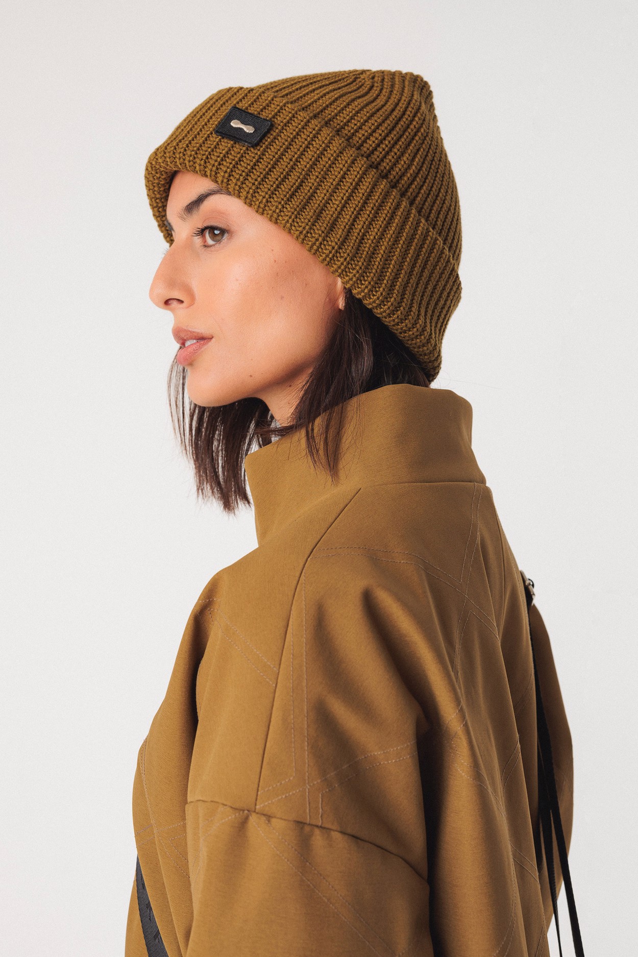 Tienda especializada en las mejores marcas de Ropa Ética, Sostenible y de algodón orgánico en Granada y Jaén. SKFK, Skunkfunk, PAN Producto Básico GORRO ZALA OLIVA