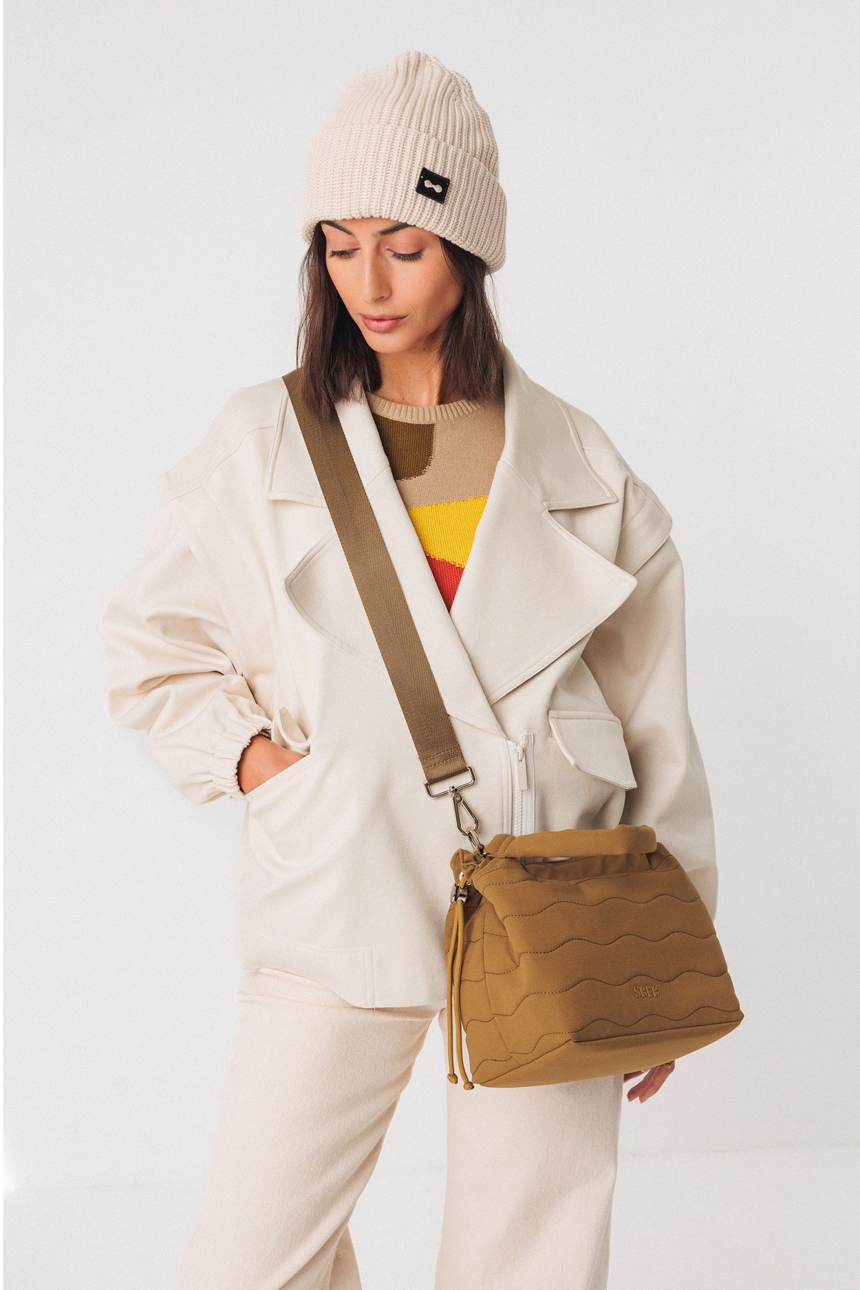 Tienda especializada en las mejores marcas de Ropa Ética, Sostenible y de algodón orgánico en Granada y Jaén. SKFK, Skunkfunk, PAN Producto Básico GORRO ZALA BEIGE