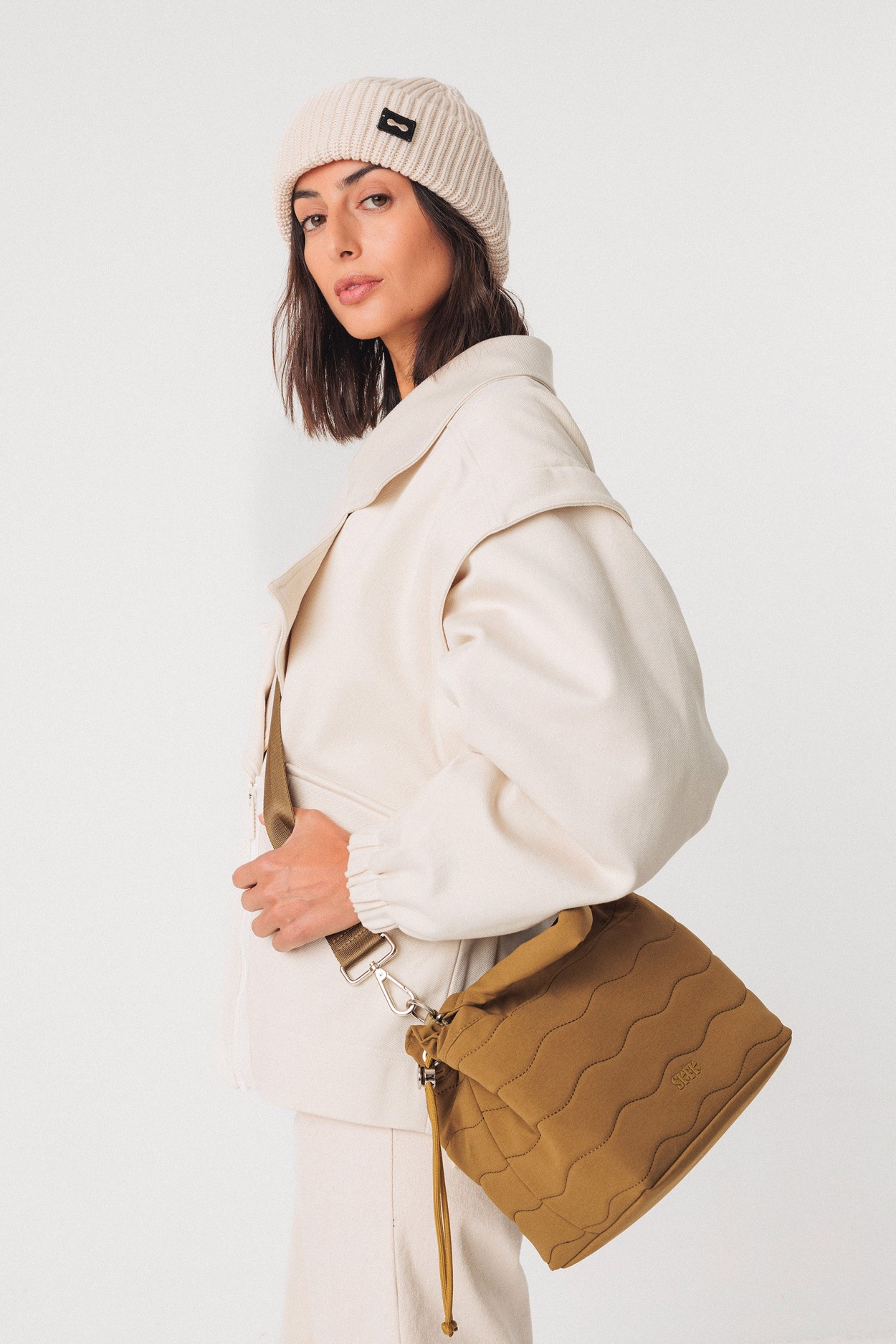 Tienda especializada en las mejores marcas de Ropa Ética, Sostenible y de algodón orgánico en Granada y Jaén. SKFK, Skunkfunk, PAN Producto BásicoGORRO ZALA BEIGE