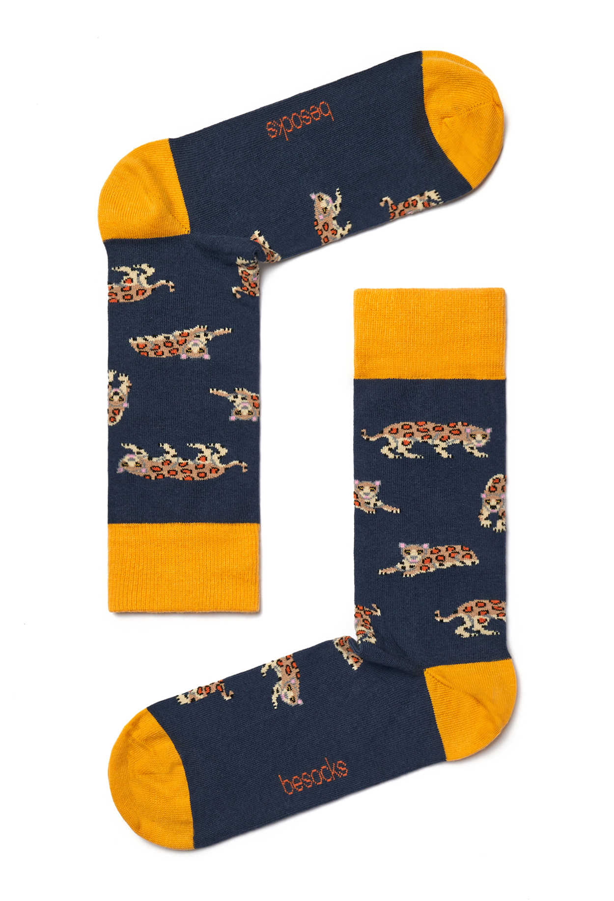 Tienda especializada en las mejores marcas de Ropa Ética, Sostenible y de algodón orgánico en Granada y Jaén. SKFK, Skunkfunk, PAN Producto Básico CALCETINES BE LEOPARD