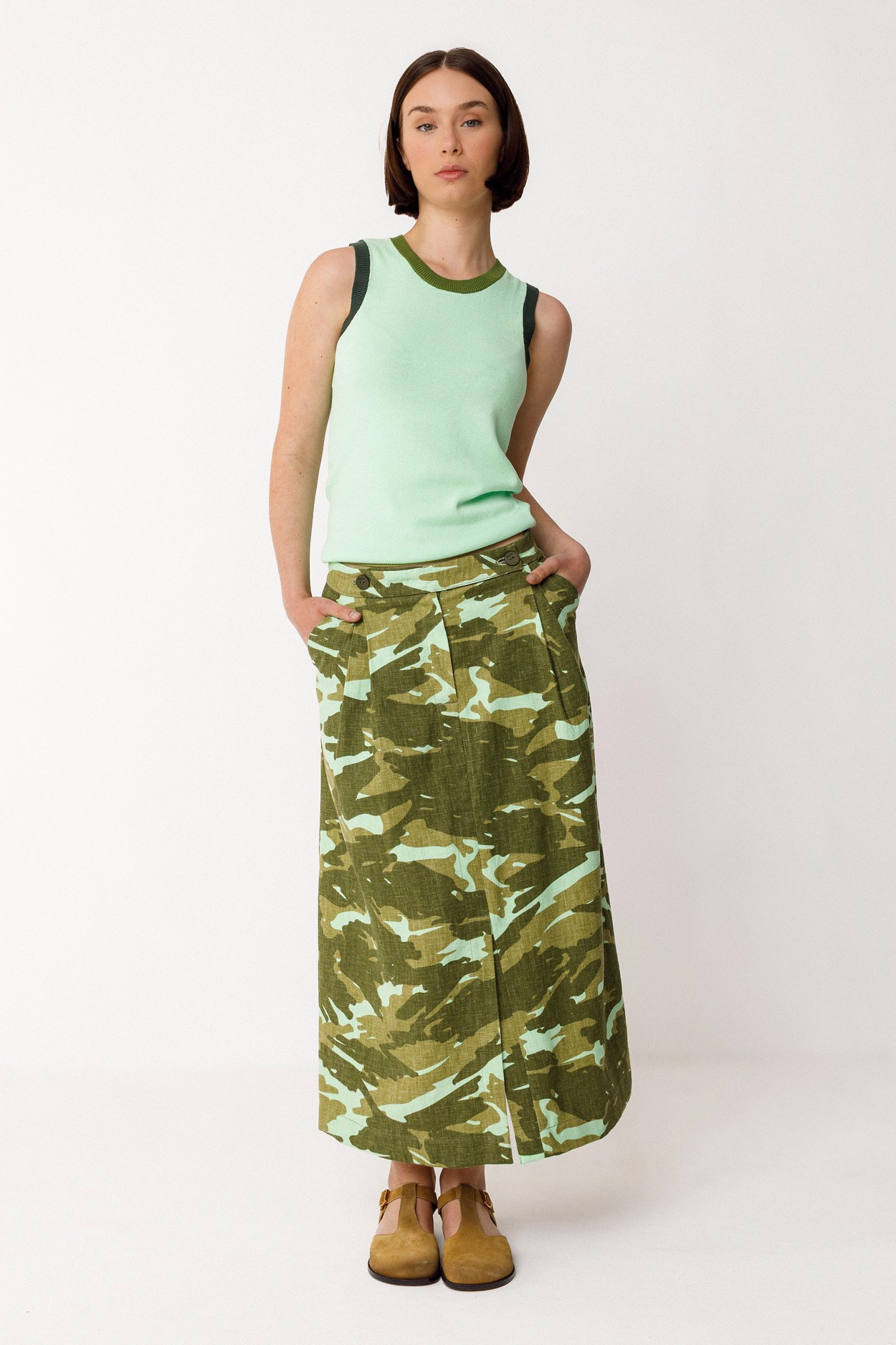 Tienda especializada en las mejores marcas de Ropa Ética, Sostenible y de algodón orgánico en Granada y Jaén. SKFK, Skunkfunk, PAN Producto BásicoCAMISETA BAIA