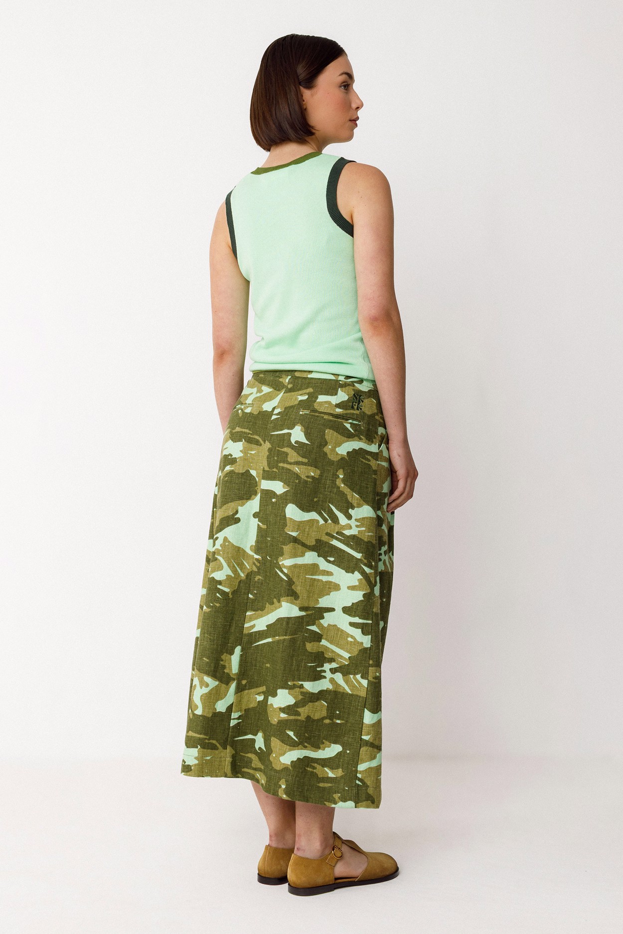 Tienda especializada en las mejores marcas de Ropa Ética, Sostenible y de algodón orgánico en Granada y Jaén. SKFK, Skunkfunk, PAN Producto BásicoCAMISETA BAIA