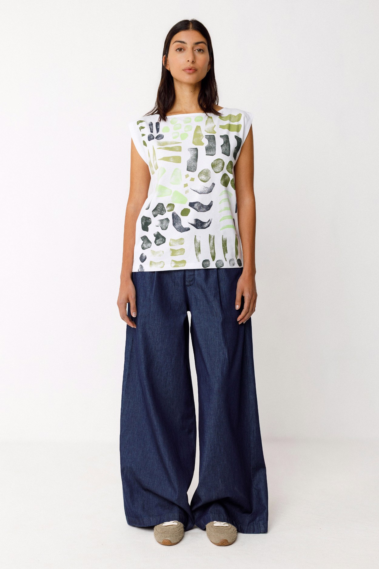 Tienda especializada en las mejores marcas de Ropa Ética, Sostenible y de algodón orgánico en Granada y Jaén. SKFK, Skunkfunk, PAN Producto BásicoCAMISETA MARIXOL