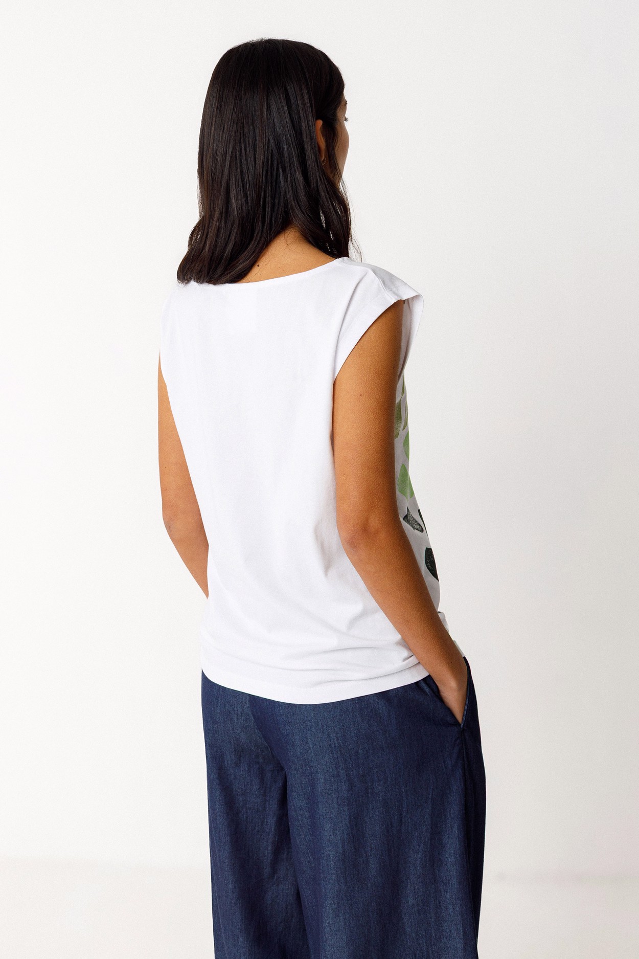 Tienda especializada en las mejores marcas de Ropa Ética, Sostenible y de algodón orgánico en Granada y Jaén. SKFK, Skunkfunk, PAN Producto BásicoCAMISETA MARIXOL