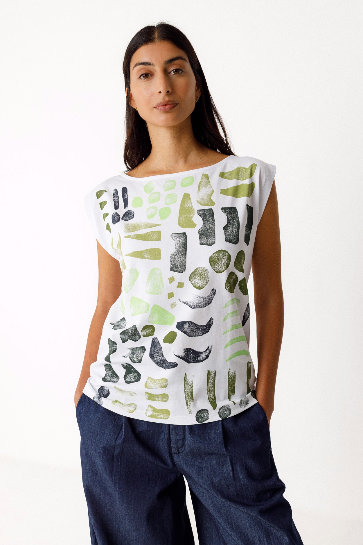 Tienda especializada en las mejores marcas de Ropa Ética, Sostenible y de algodón orgánico en Granada y Jaén. SKFK, Skunkfunk, PAN Producto Básico CAMISETA MARIXOL